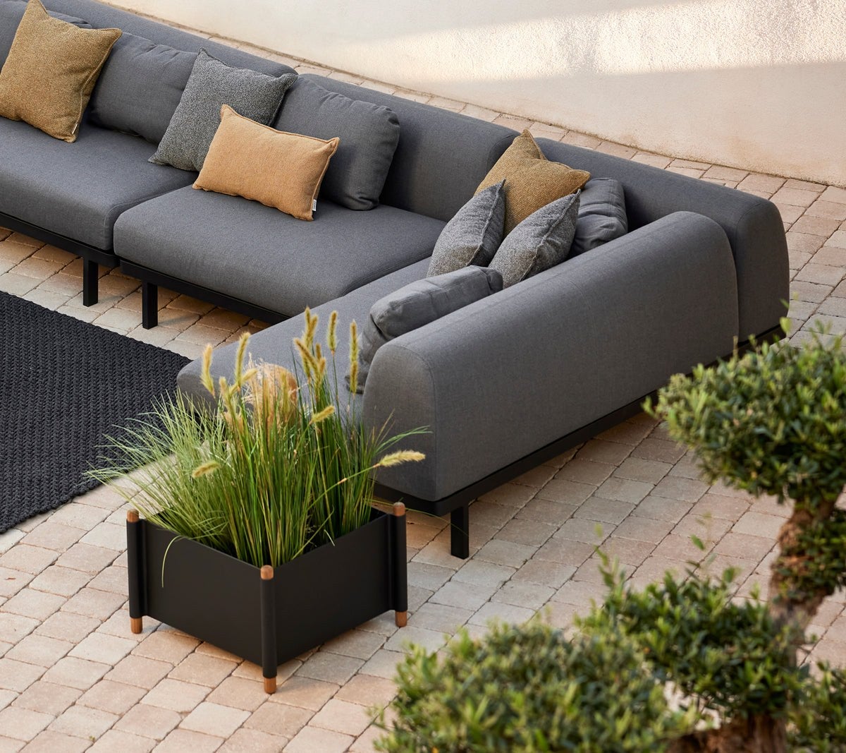 Sticks_planter_lava_gray_-_Space_lounge_6952_a6f8821e-42d6-4-env-7c319