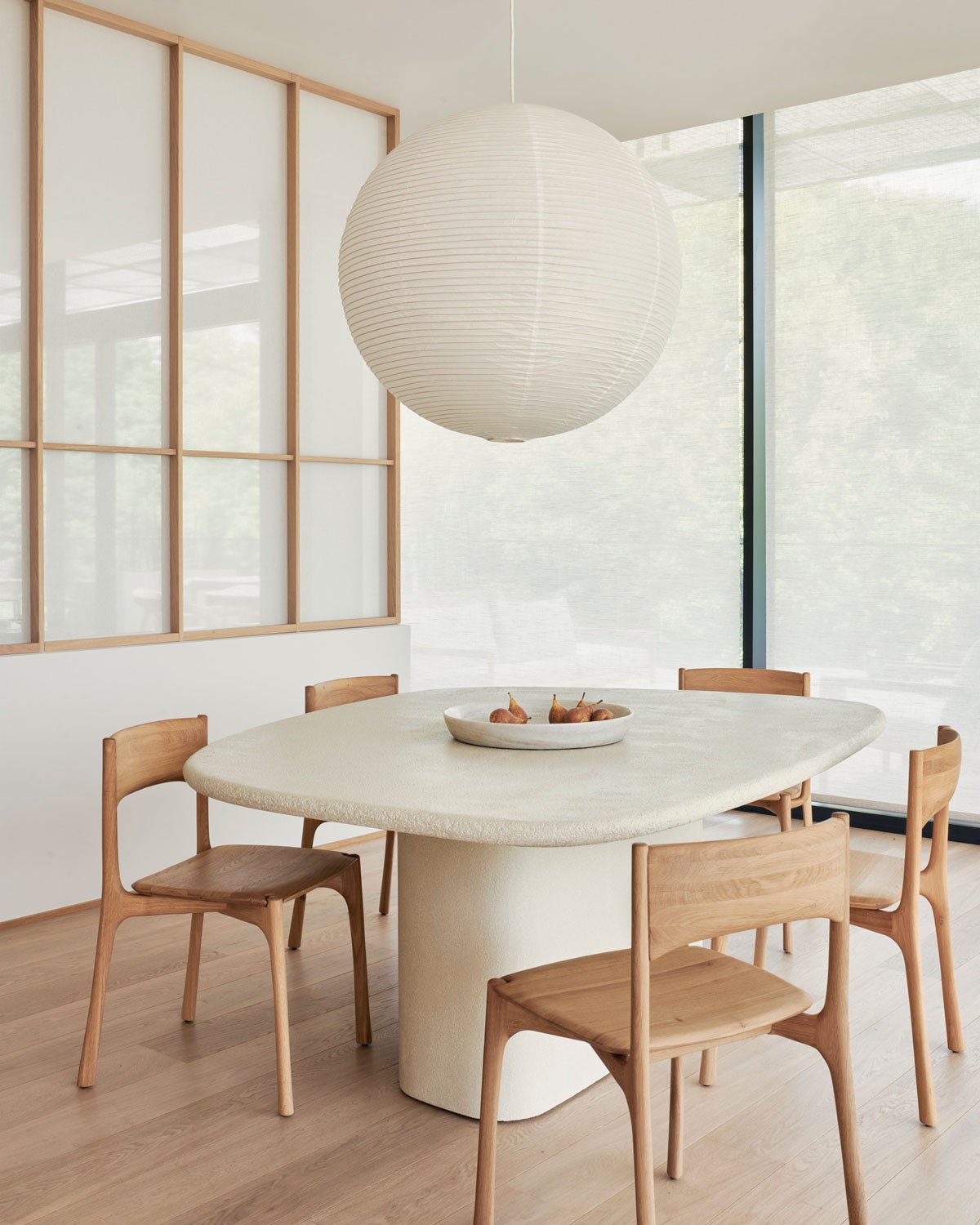 Ethnicraft-PI-Dining-Chair-Oak-Elements-Dining-Table-Lifestyle-1