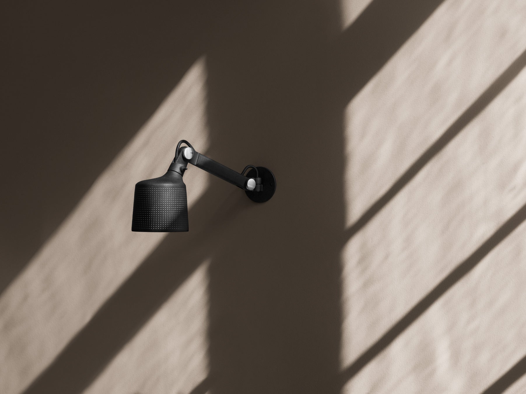 vipp-523-wall-lamp-small-softpacks-1-low