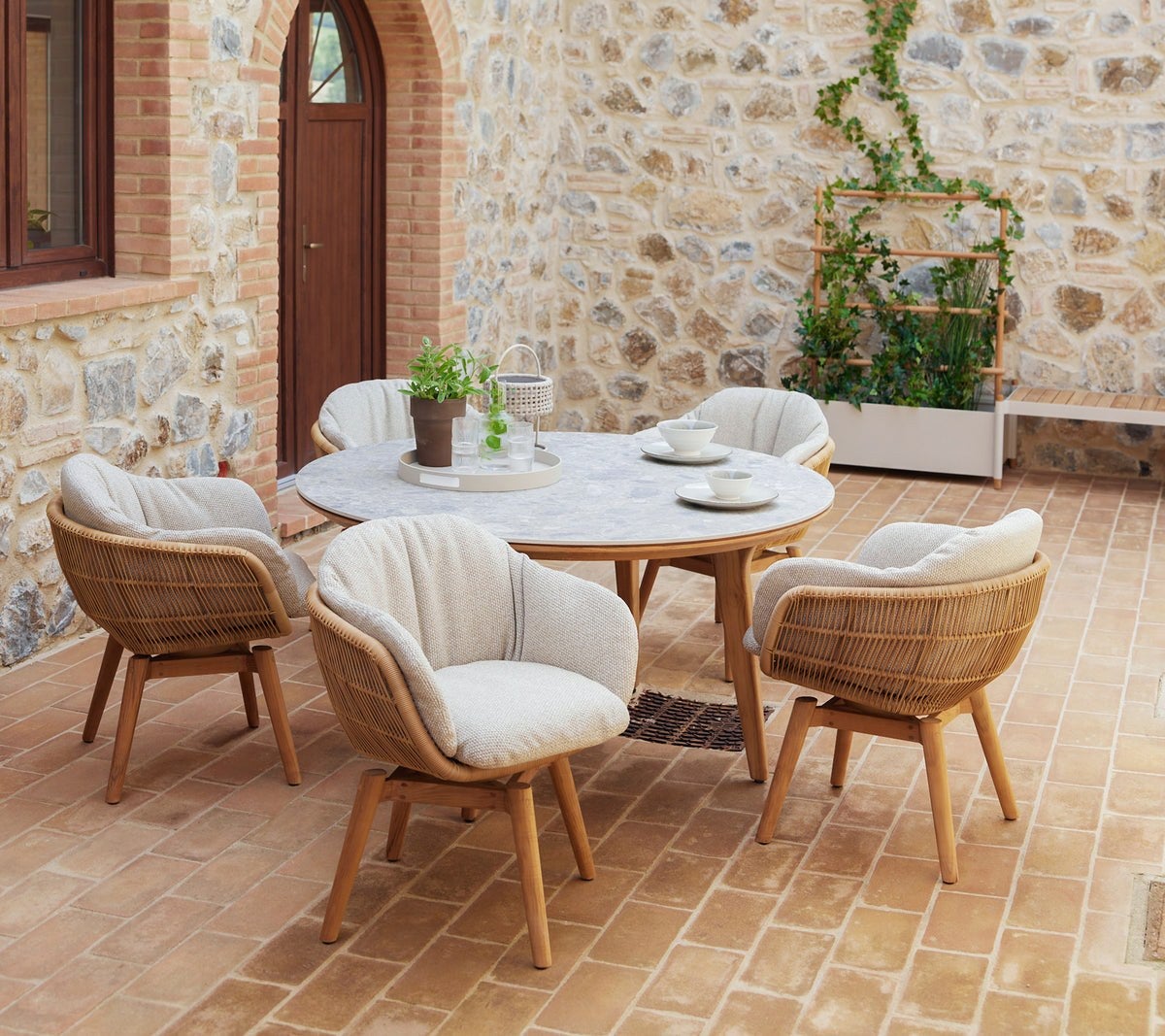Stay_dining_chair_swivl_teak_legs_-_Aspect_dining_table_6935-env-e1f49