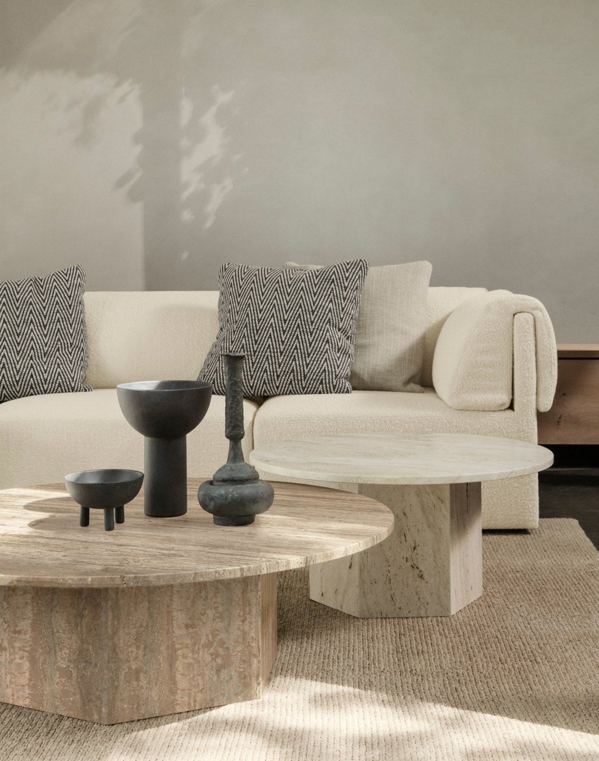 Gubi-GUBI-Cushion-60-x-60-Price-Grp-01-miljo-983524901132148