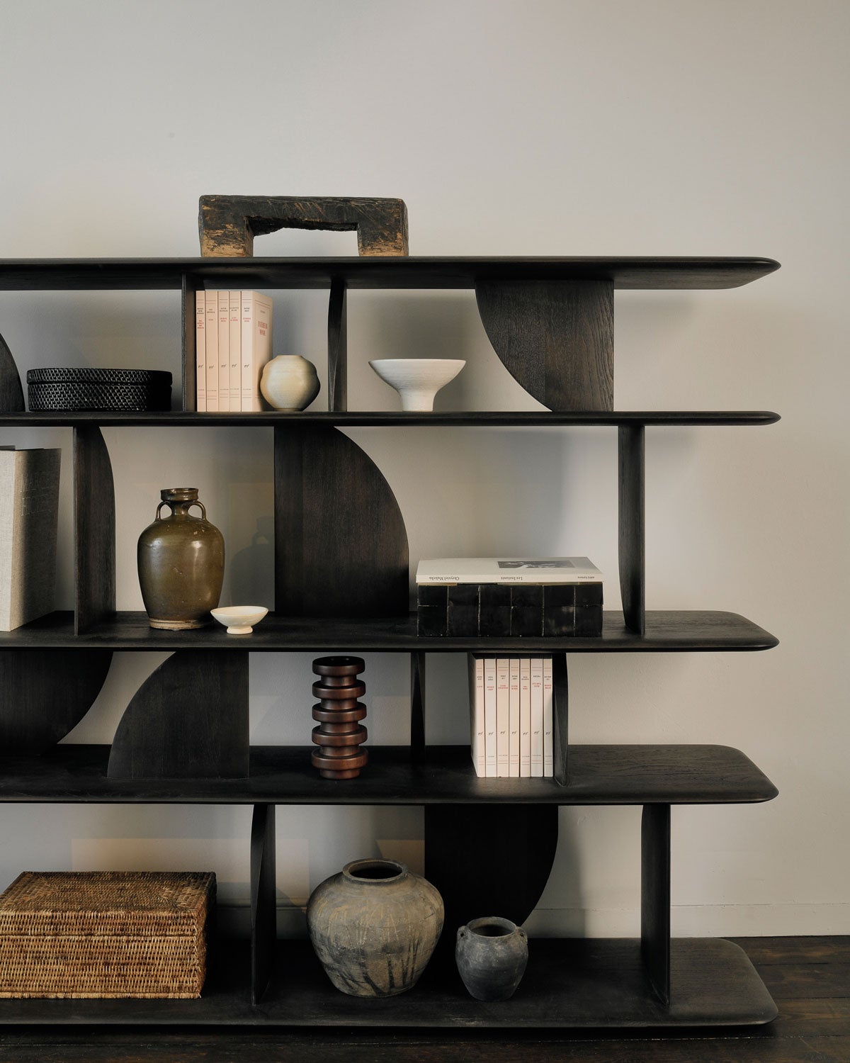 Geometric-Hylla-Brun-Teak-Miljo_1