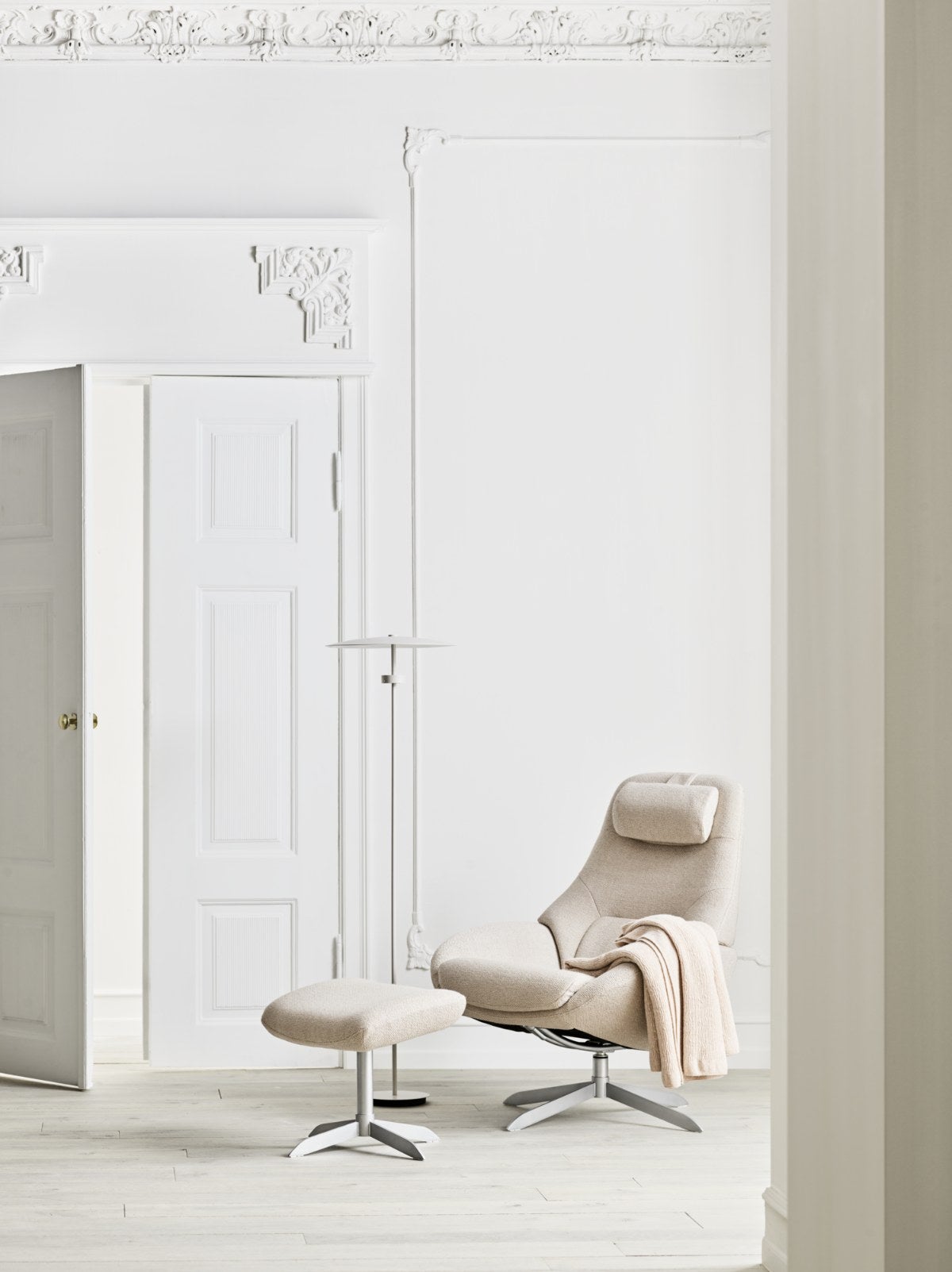 Bolia-miljo-Saga-Armchair-Footstool-Universal-Headrest-Reflection-Floorl-5196928
