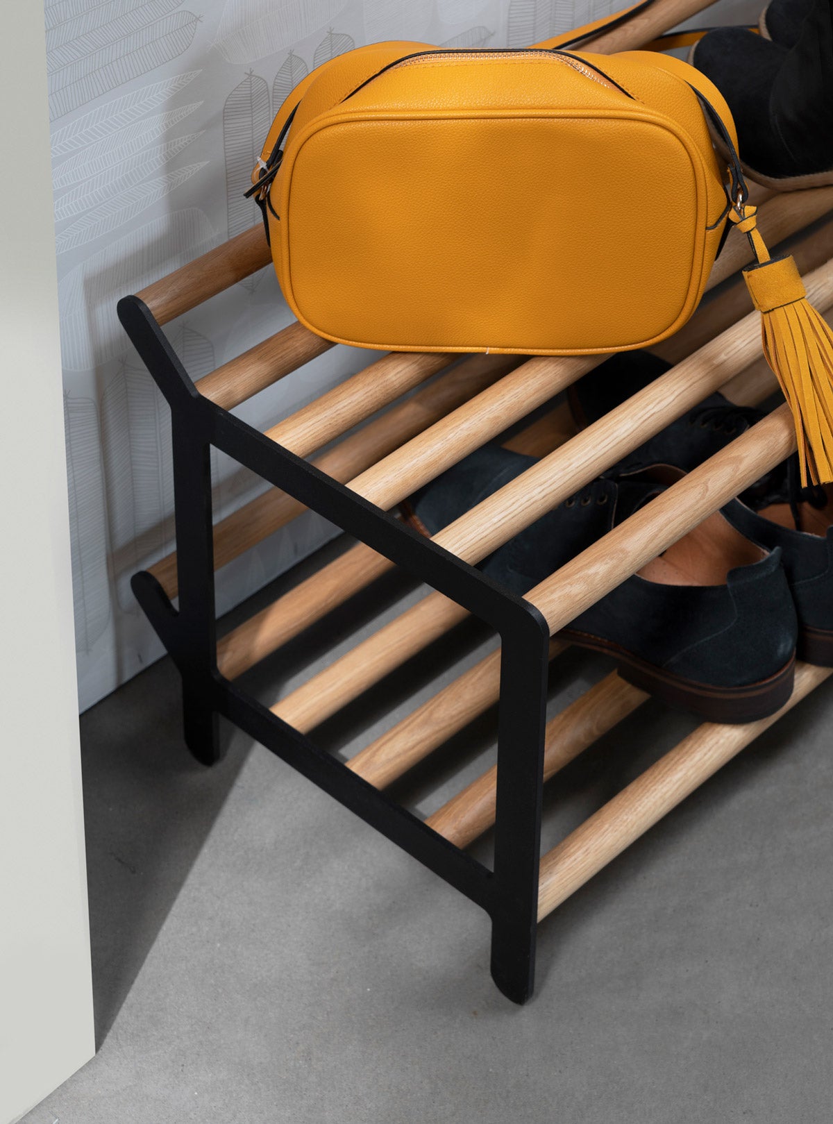 Essem-Design-Tamburin-Skohylla-Ek-Närbild-02