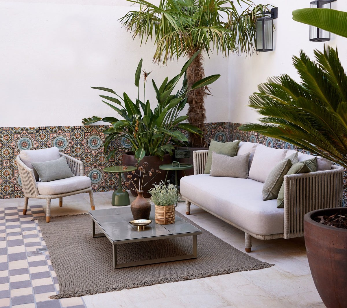 moments-sand-dining-lounge-glaze_2058_4946556e-d5dc-4c62-aa4-env-7fe9d