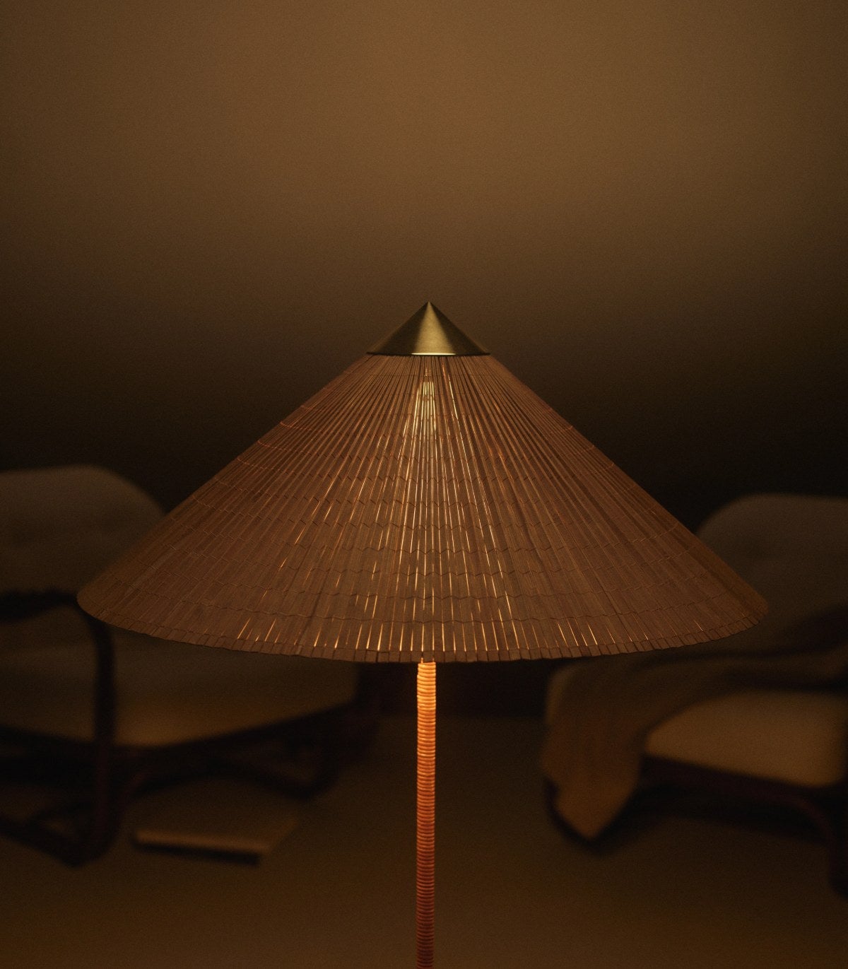 Gubi-9602-Golvlampa-miljo-815214409035328