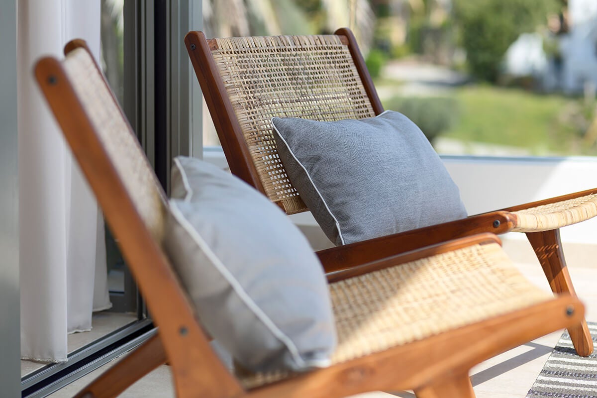 Pappelina-Sunny-Outdoor-Kudde-Gra-Inspiration-Balkong.jpg