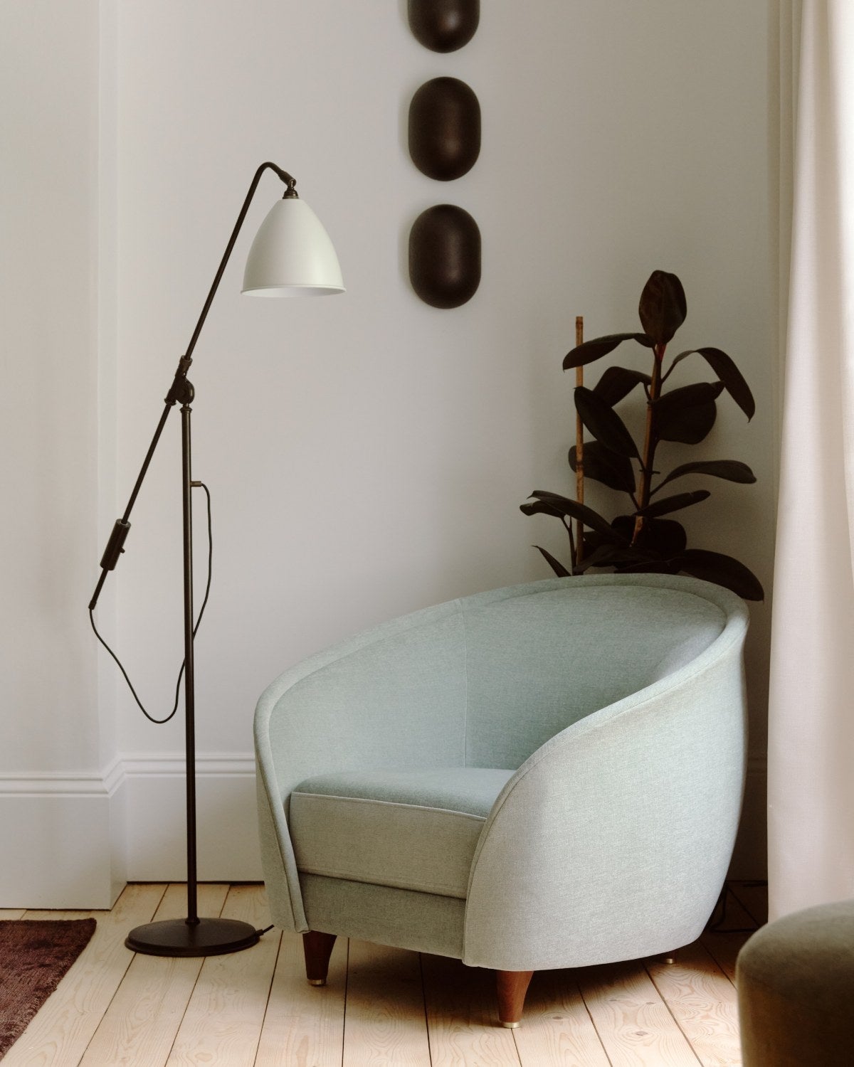 Gubi-Bestlite-BL4-Golvlampa-miljo-378801274152952