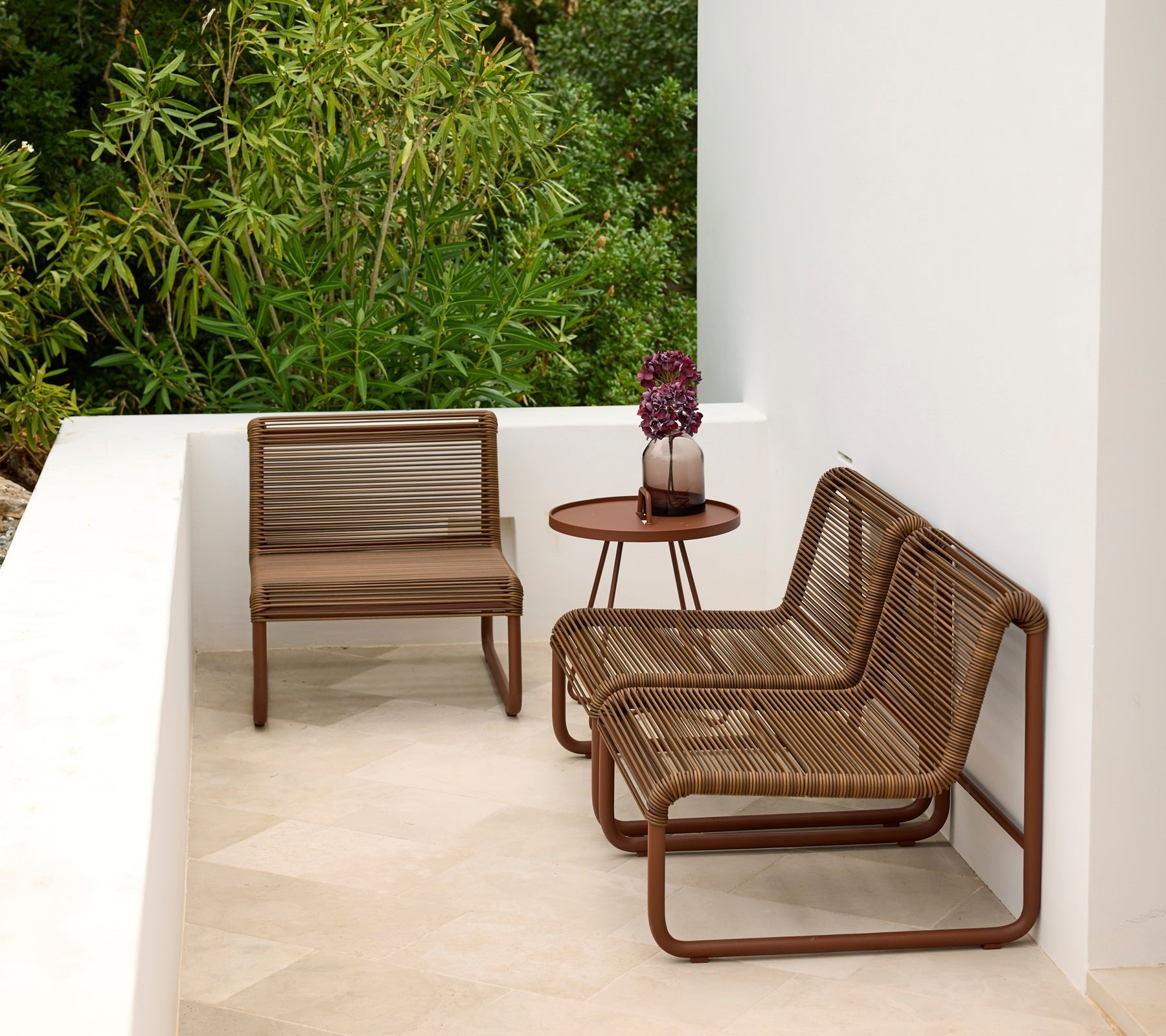 Cane-line-miljo-Al_Dente_lounge_chair_-_On-the-move_coffee_table_7427
