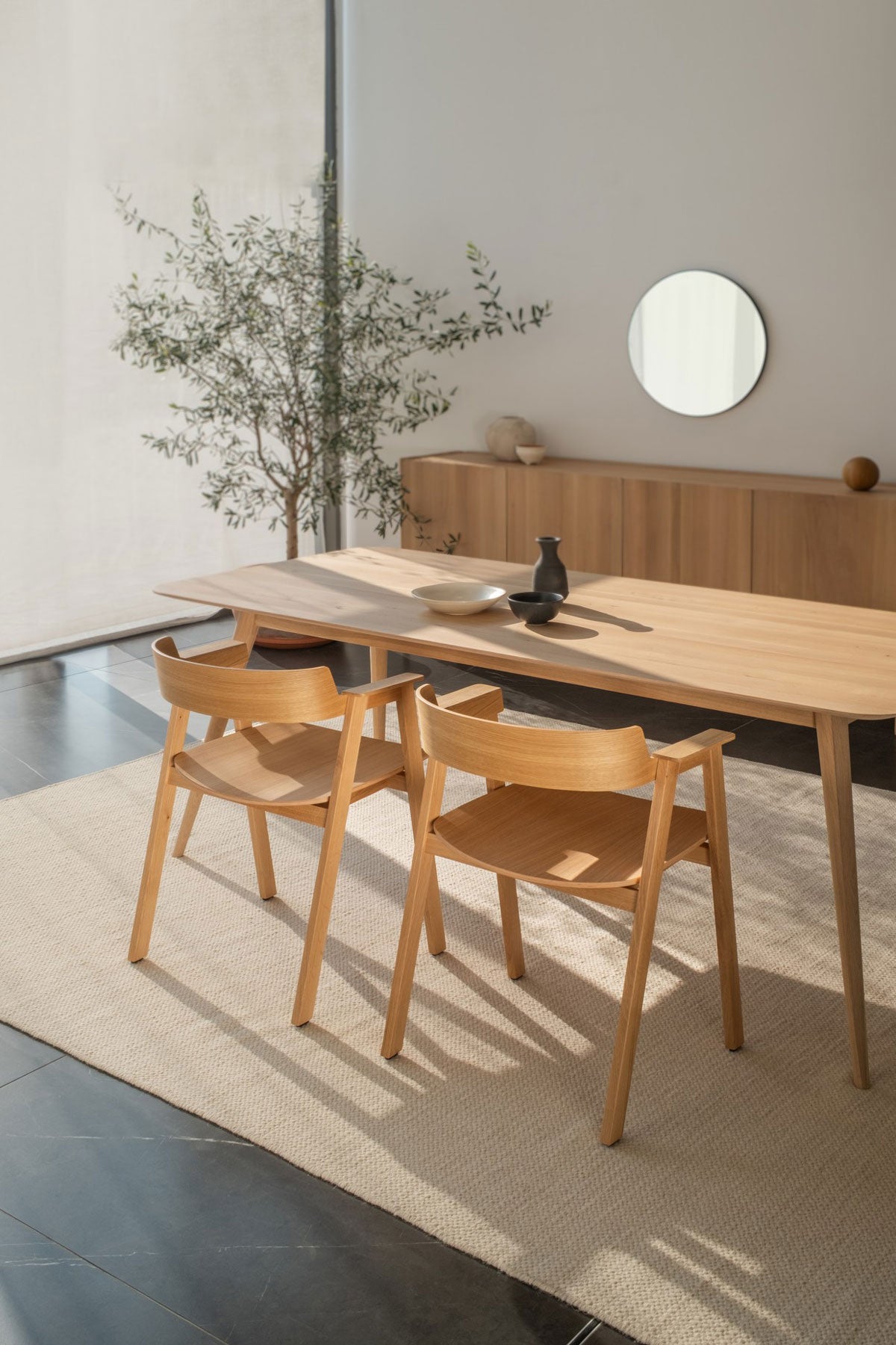 Gazzda-Flip-Chair-Lacquered-Oak-Natural-Lifestyle