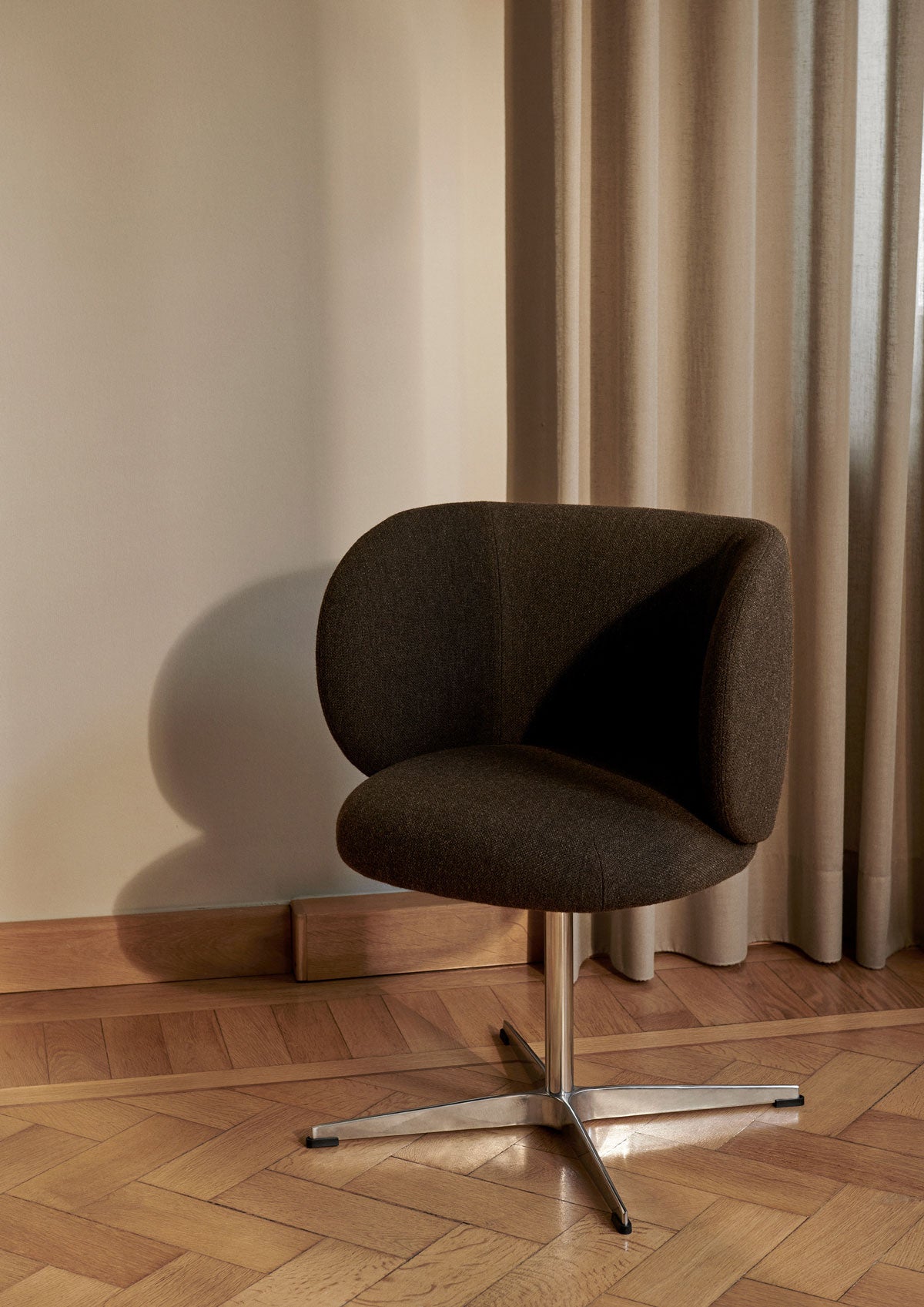 Rico-Dining-Chair-Swivel-Hallingdal-Grey-Dark-Brown-Lifestyle