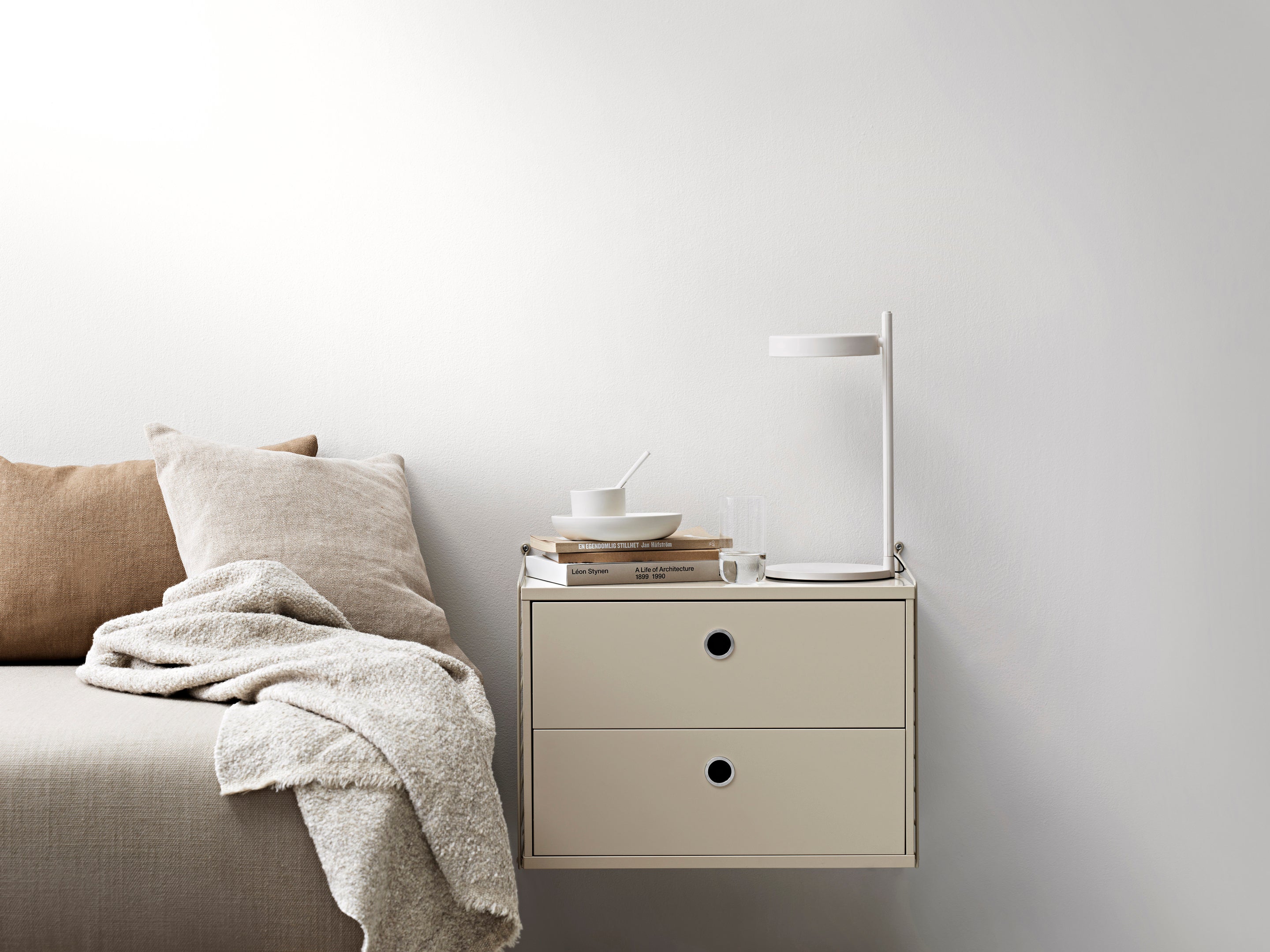 inspiration-string-system-bedroom-beige-white-2_landscape_xxlarge.jpg