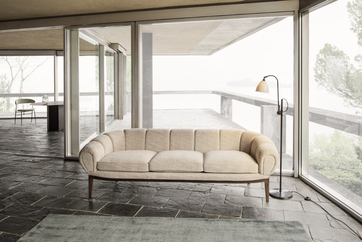 Gubi-Croissant-Sofa-miljo-951489190419250