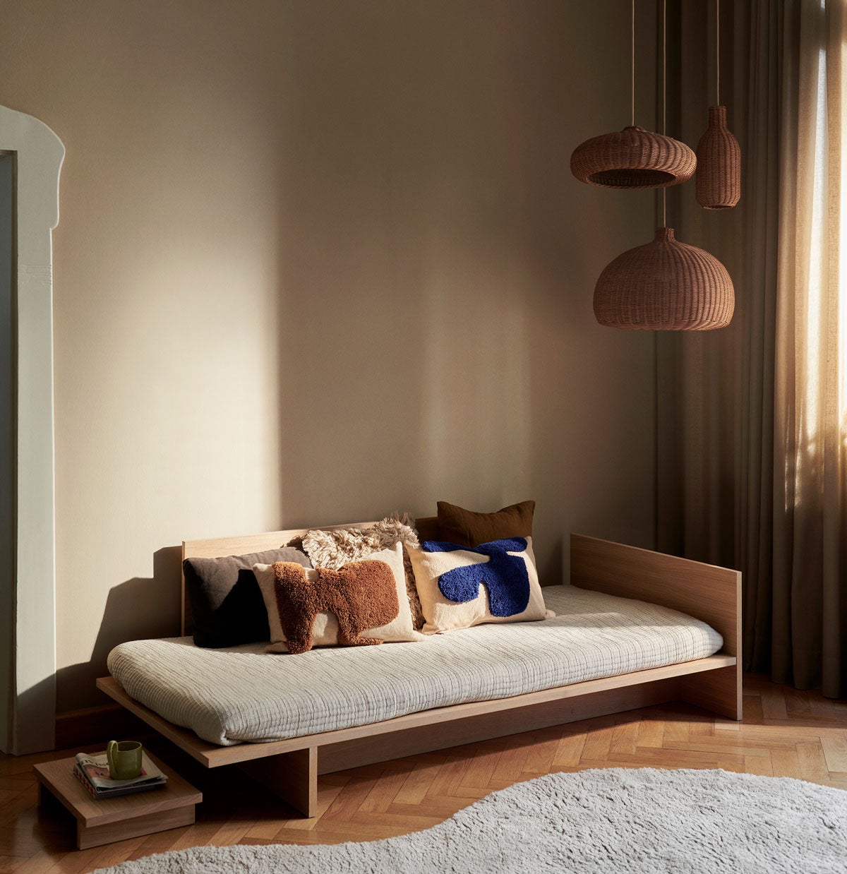 Ferm-Living-Lay-Kudde-Sand-Sugar-Kelp-Bright-Blue-Miljo