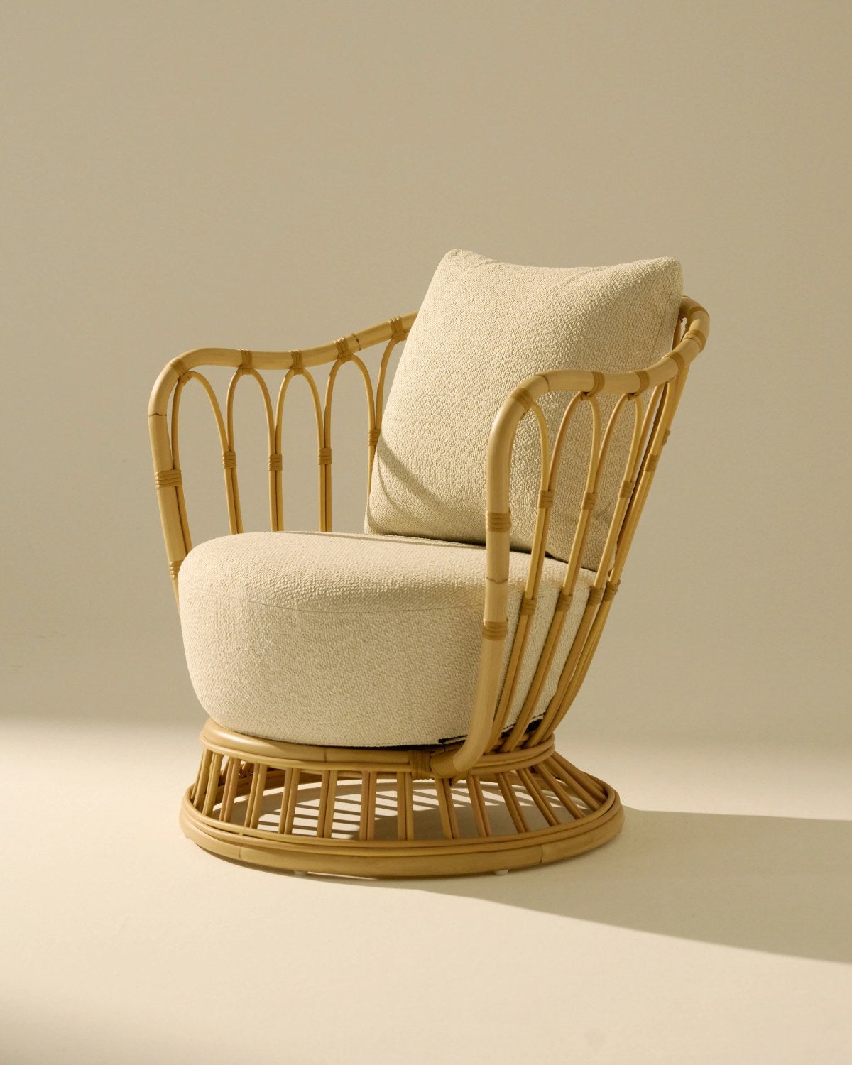 Gubi-Grace-Outdoor-Lounge-Chair-miljo-804944890982937