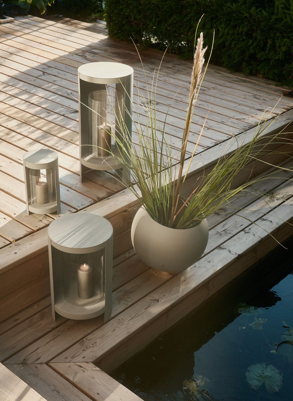 Globe-kruka-till-uteplatsen-taupe.jpg Globe-kruka-till-uteplatsen-taupe