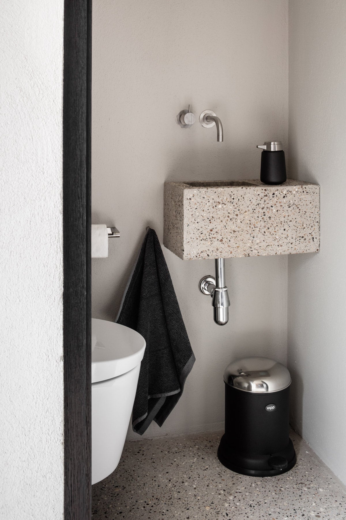 56-The-Bunkers-bathroom-high