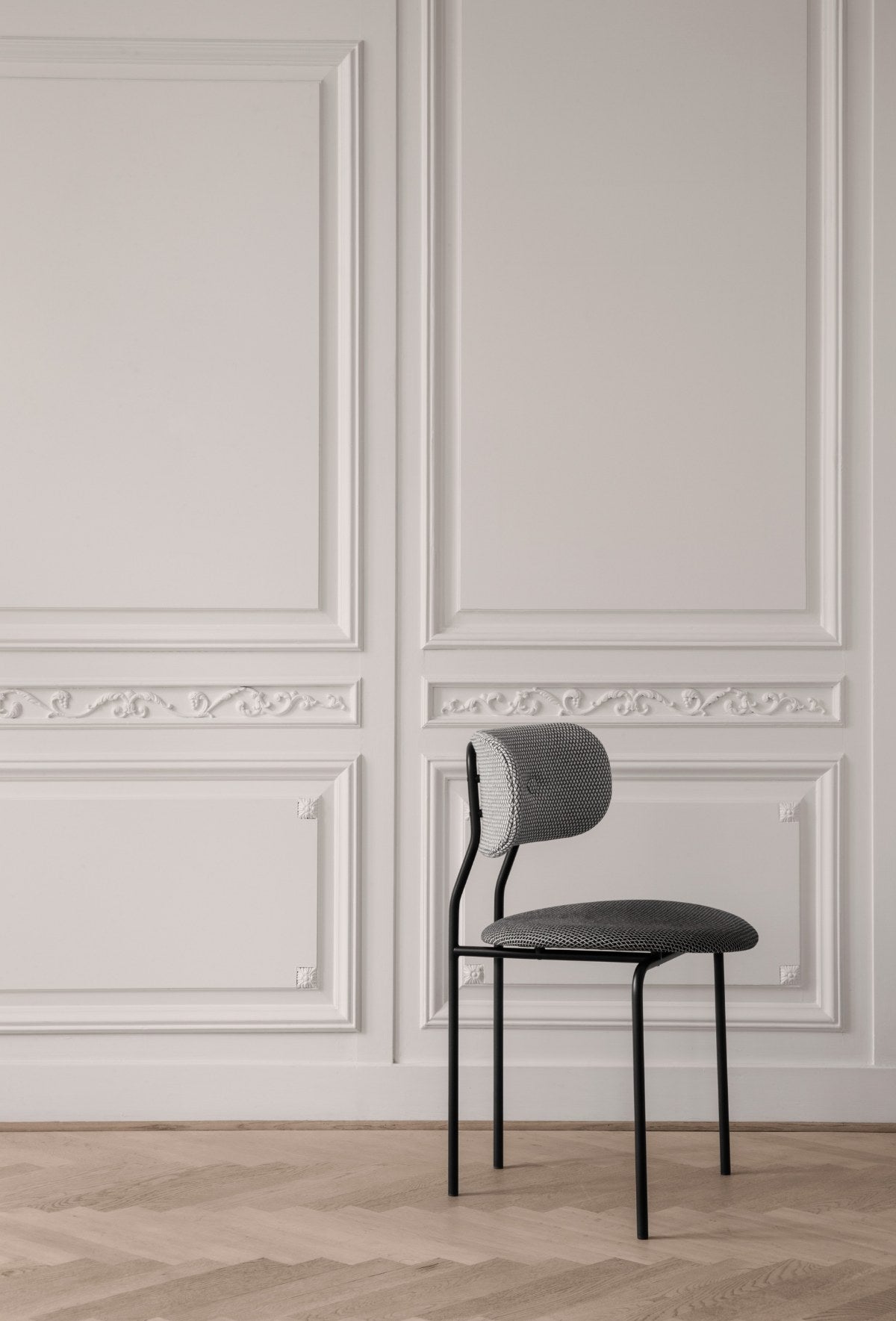 Gubi-Coco-Dining-Chair-miljo-880344724842404