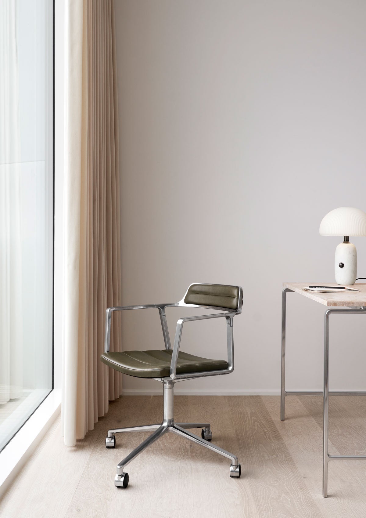 vipp-452-swivel-chair-alu-bosco-green-03