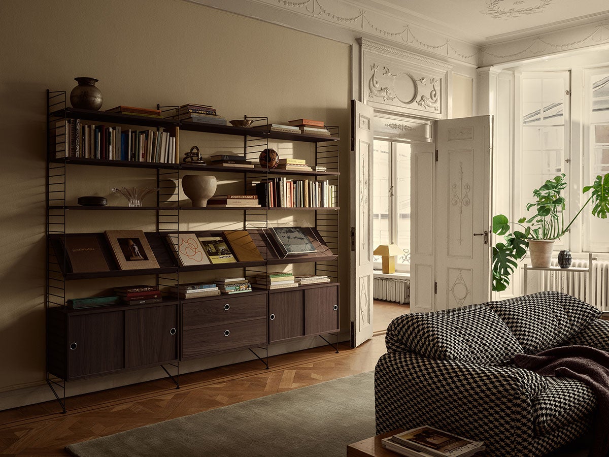 String-System-Dark-Brown-Dark-Oak-Lifestyle.jpg String-System-Dark-Brown-Dark-Oak-Lifestyle