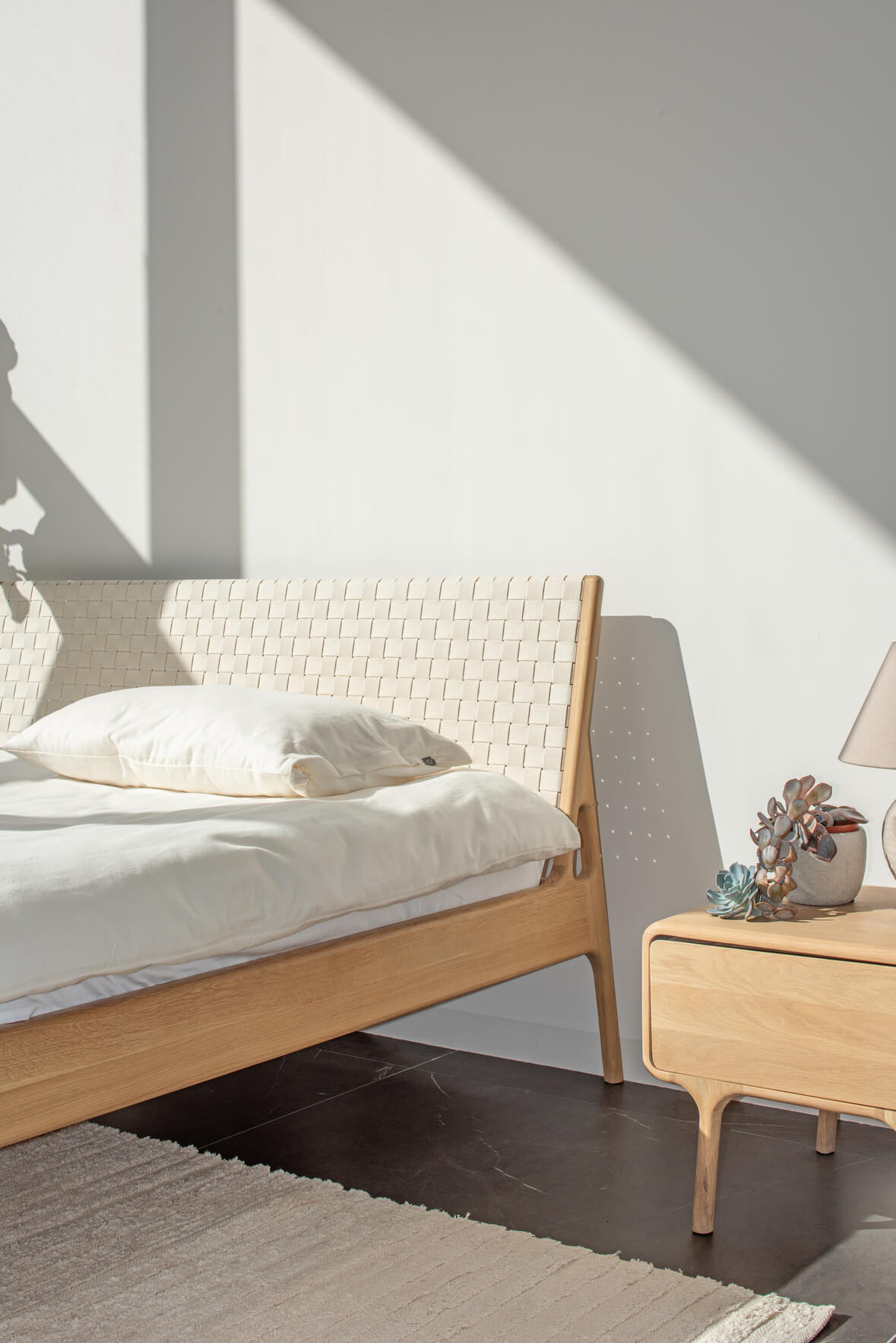 fawn-bed-oak-white-1015-cotton-webbing-white-fawn-nightstand-oak-white-01-gazzda