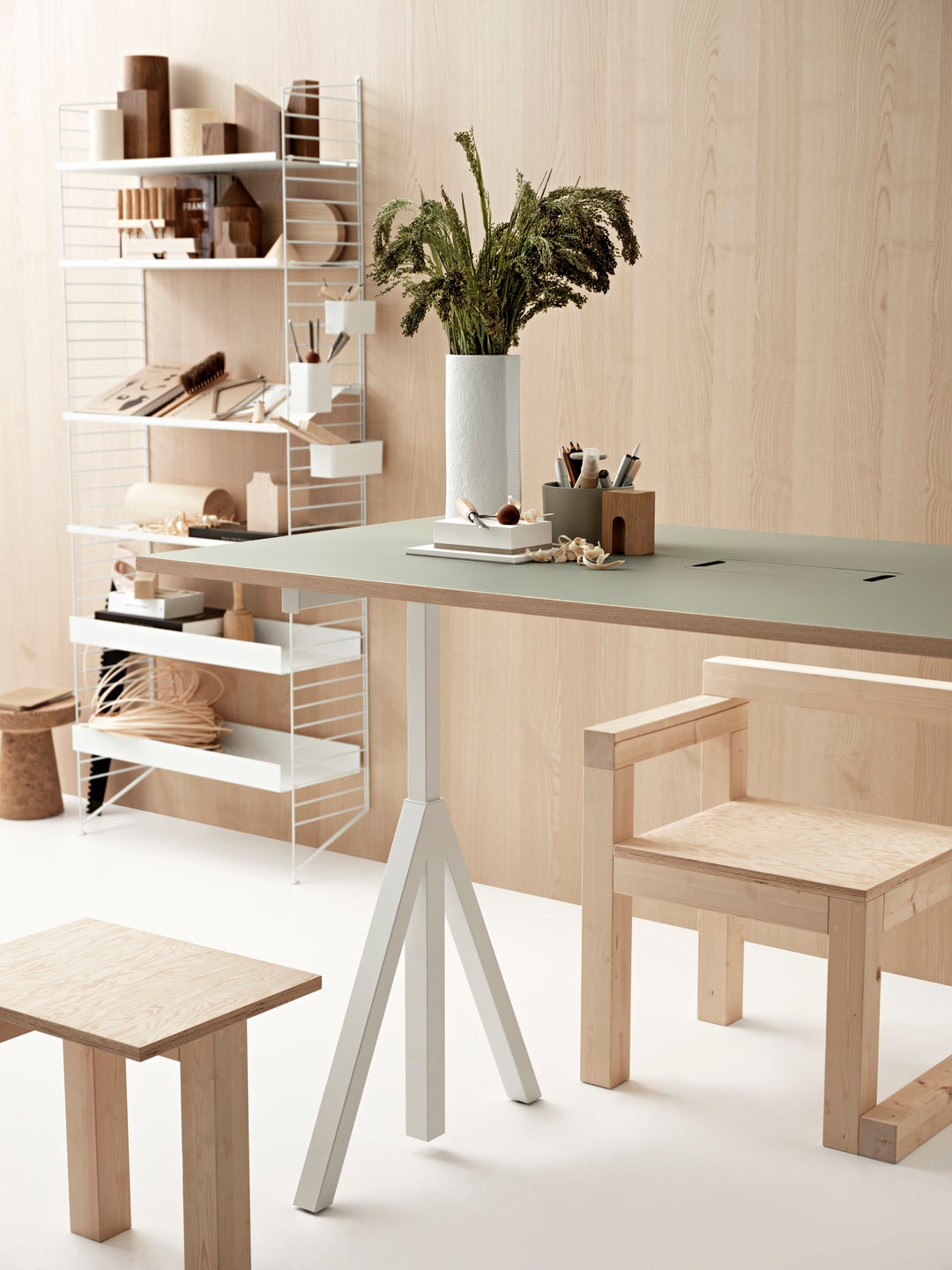 inspiration-works-workspace-light-grey-linoleum-ash_portrait_xlarge