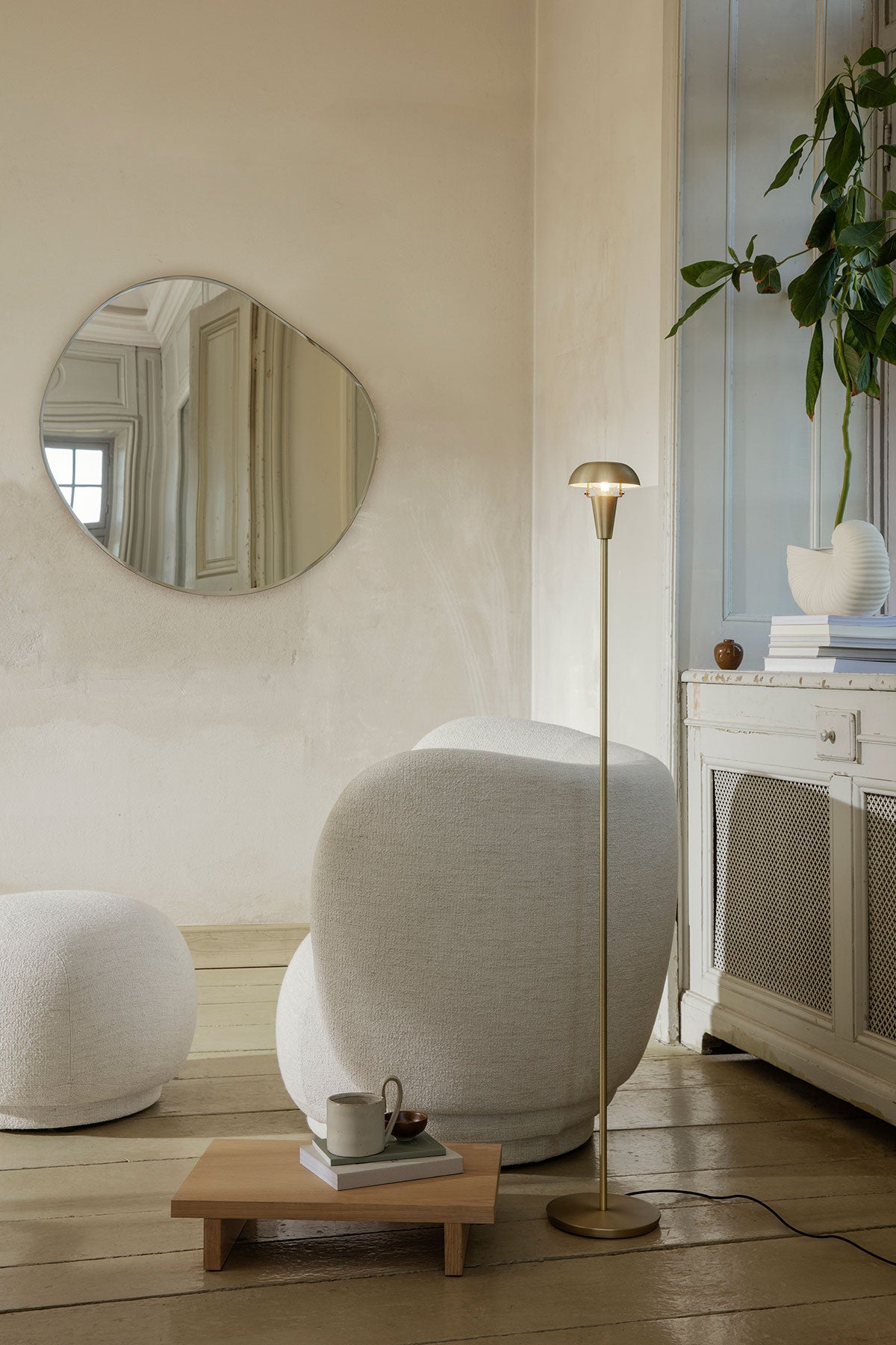Ferm-Living-Pond-Mirror-XL-Dark-Chrome-Lifestyle