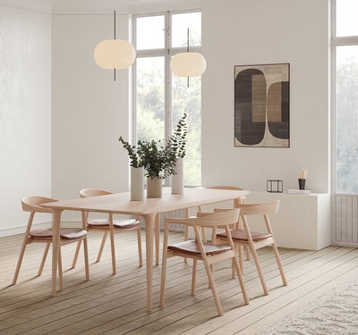 Fawn-table-200-muna-stol-oak-white-leather-whisky-miljo.jpg Fawn-table-200-muna-stol-oak-white-leather-whisky-miljo