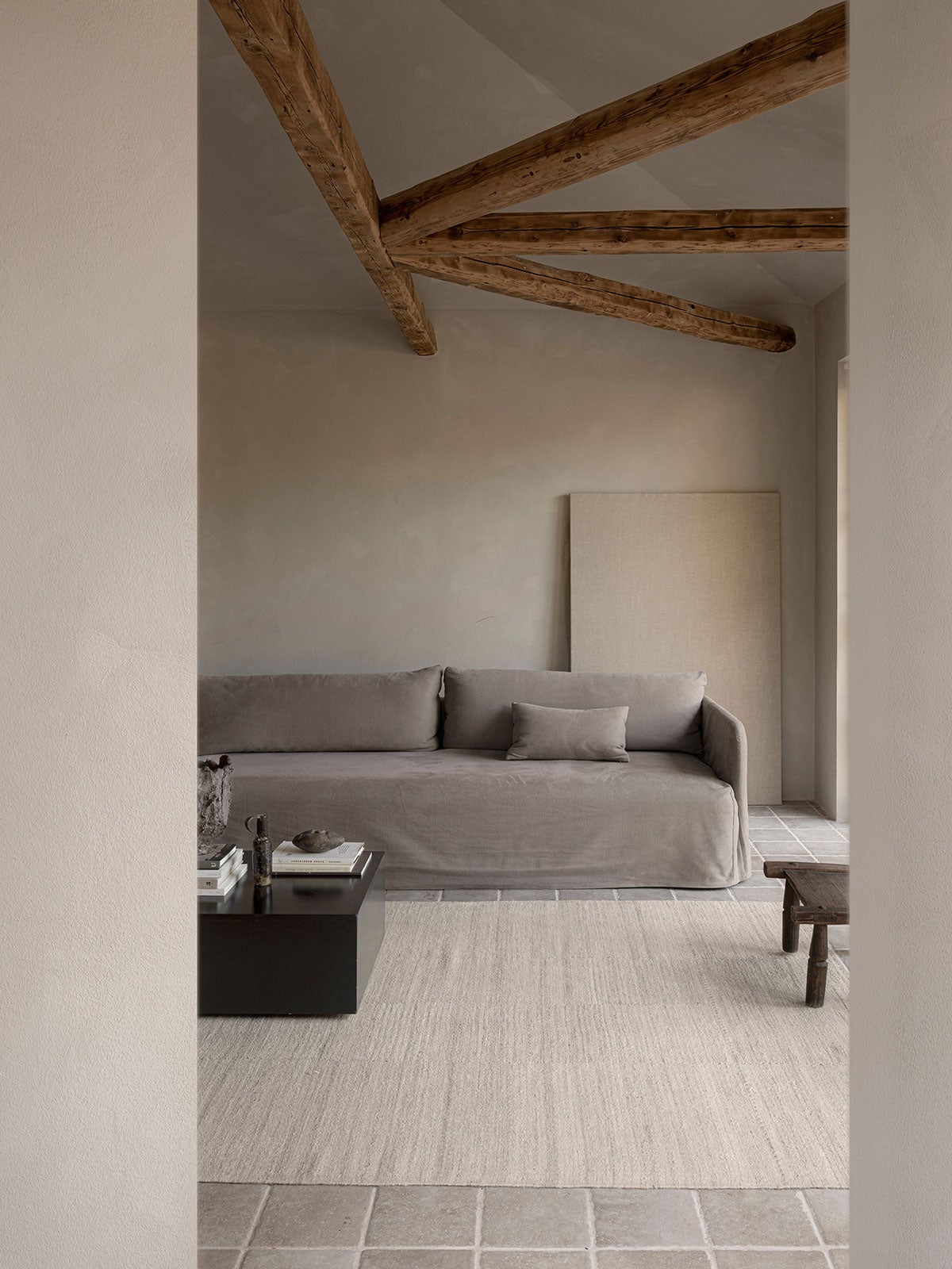 Linie-Design-Still-Aya-Cream-Lifestyle