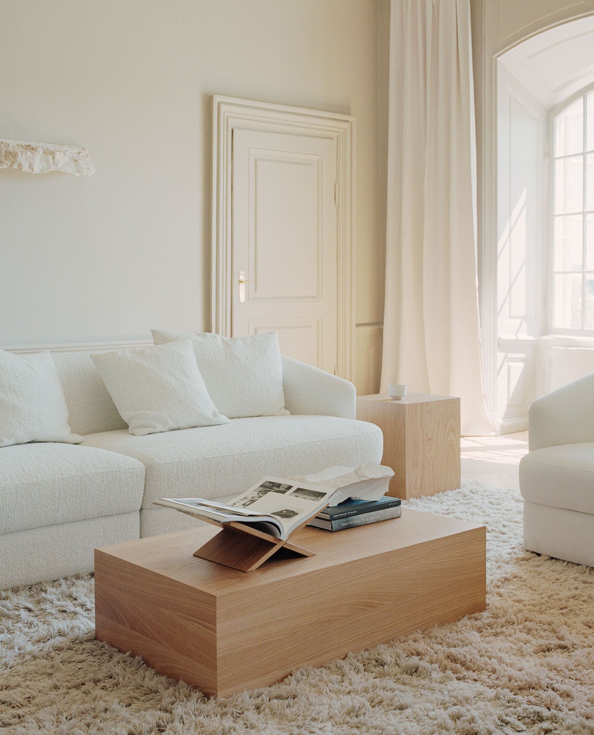New-Works_Lifestyle_40923_Mass-Coffee-Table-High-Drawer_Natural-Oak_1