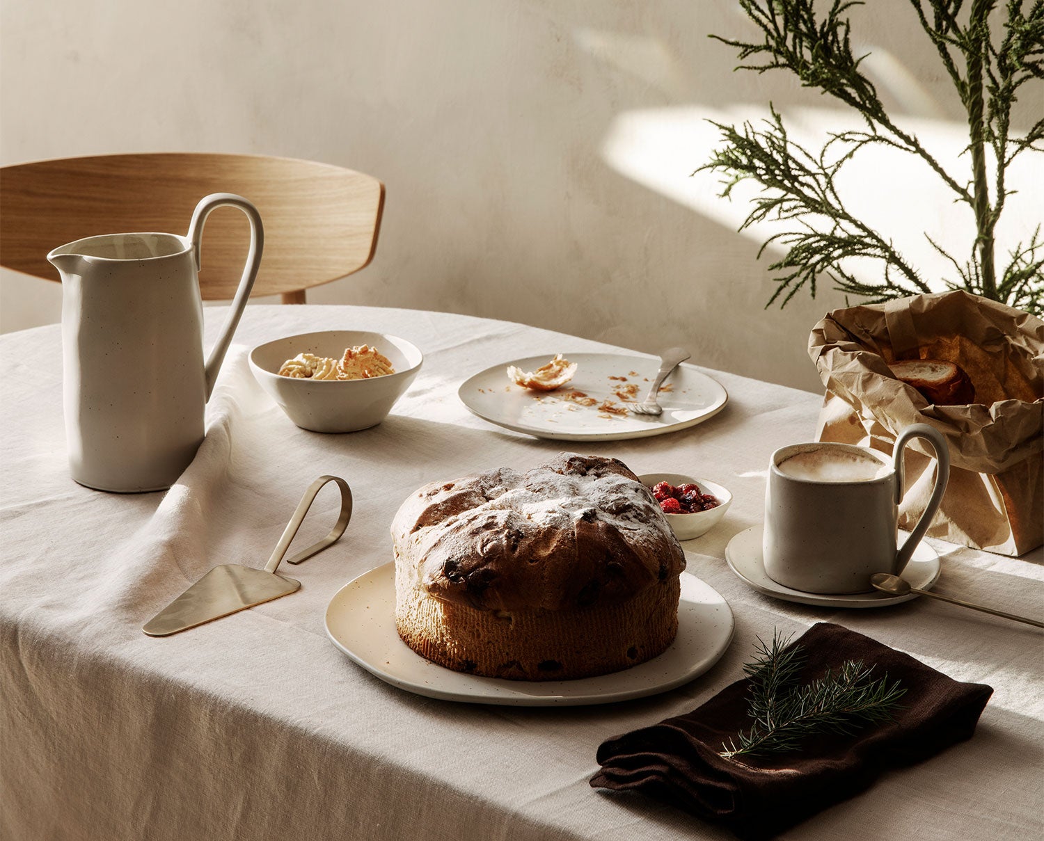 fermliving-flowmug-with-saucer-offwhite.lifestyle