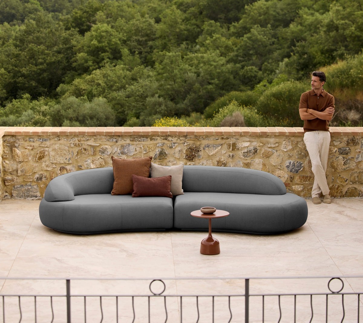 Mellow_lounge_sofa_-_Glaze_coffee_table_6513_02c20-env-bacd3