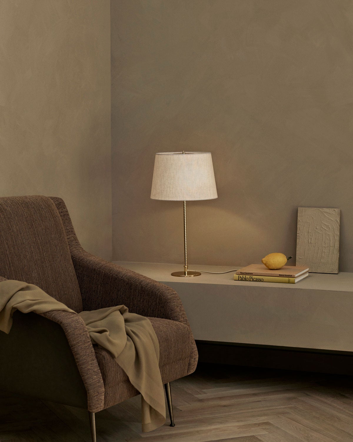 9205-Bordslampa-Miljo_2-gubi