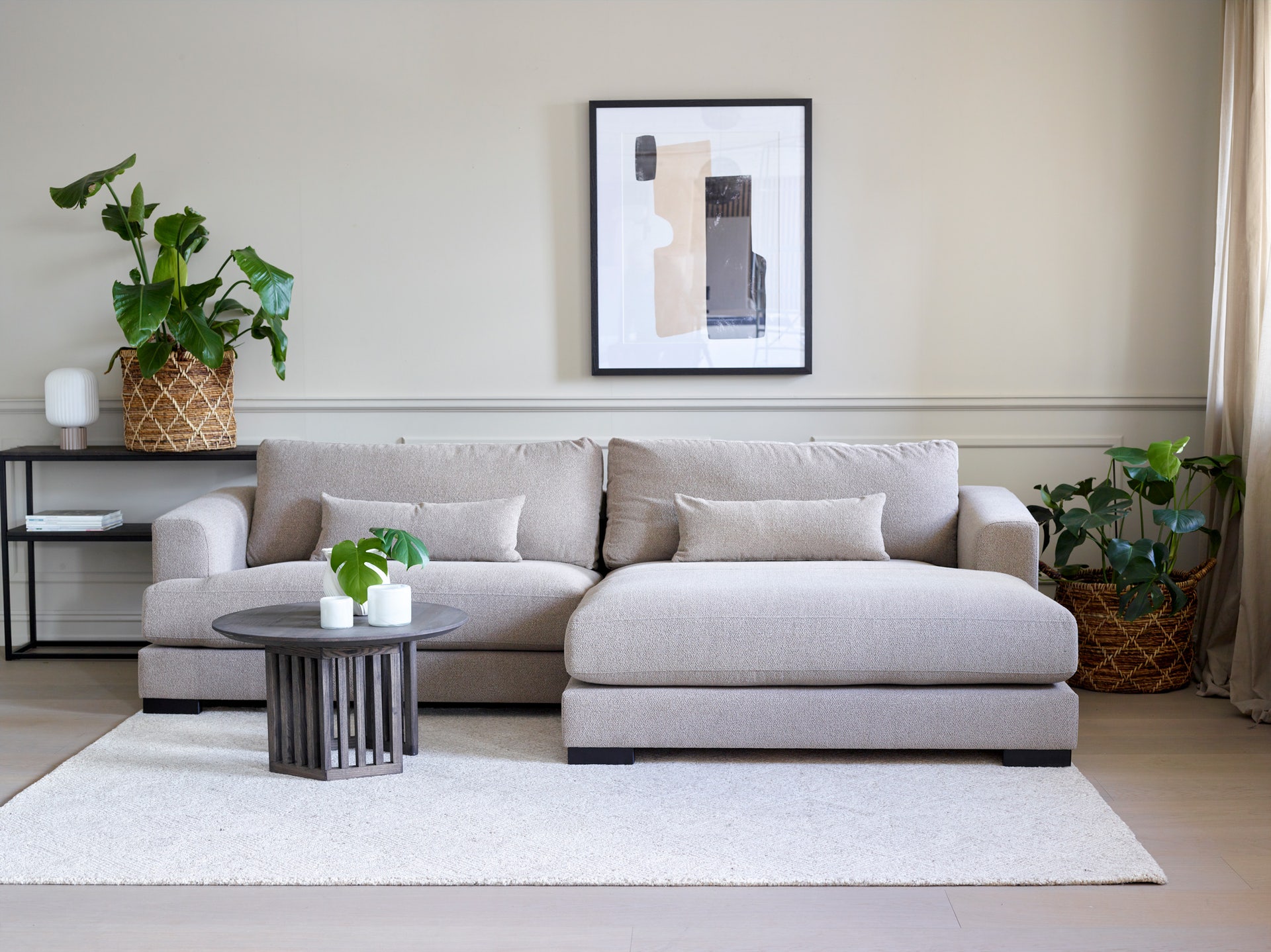 Tilda-soffa-divan-15-chaiselong-skandinaviskt-vardagsrum.jpg Tilda-soffa-divan-15-chaiselong-skandinaviskt-vardagsrum