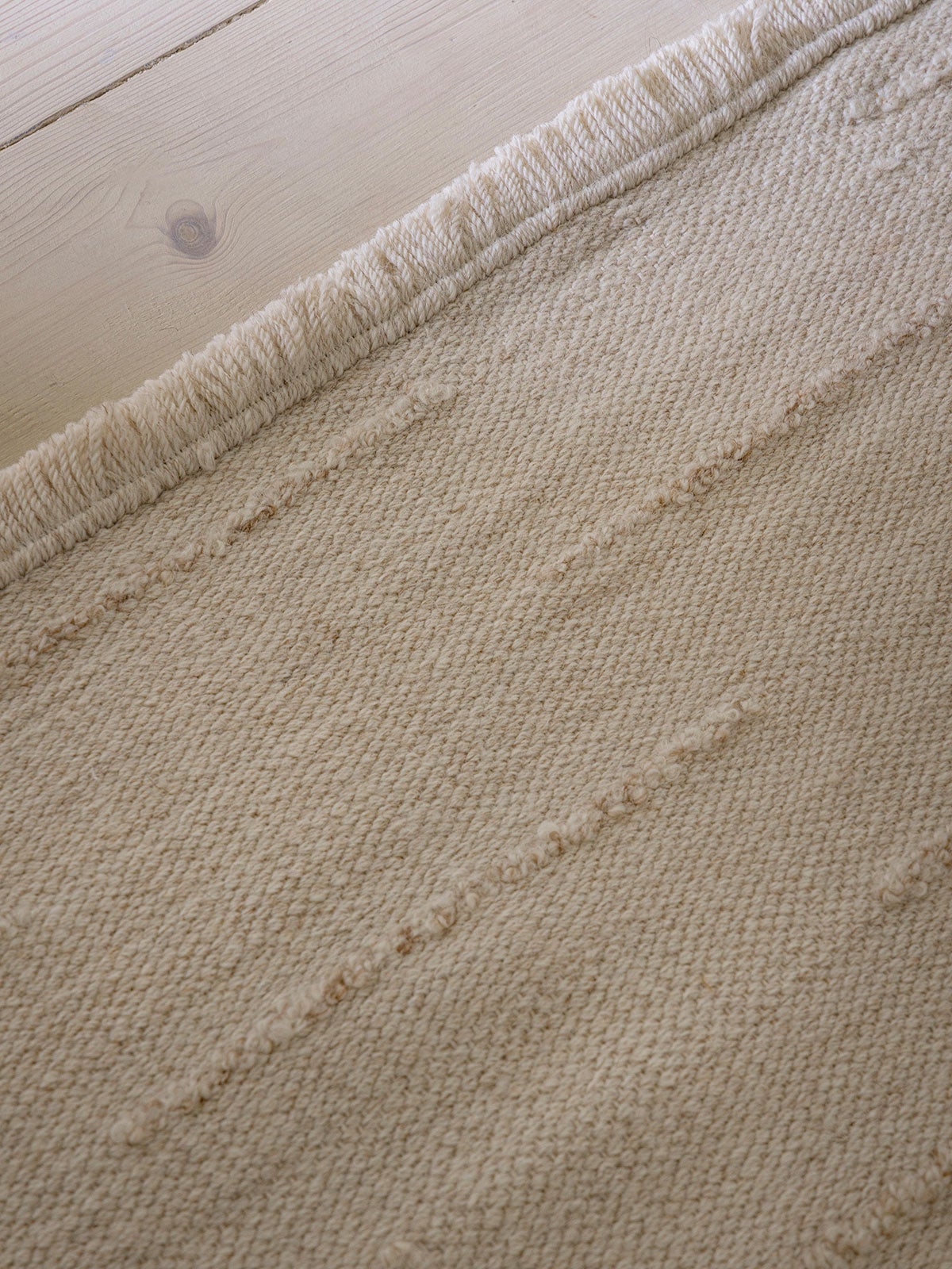 Linie-Design-Tidal-Waves-Rug-Beige-Lifestyle-1