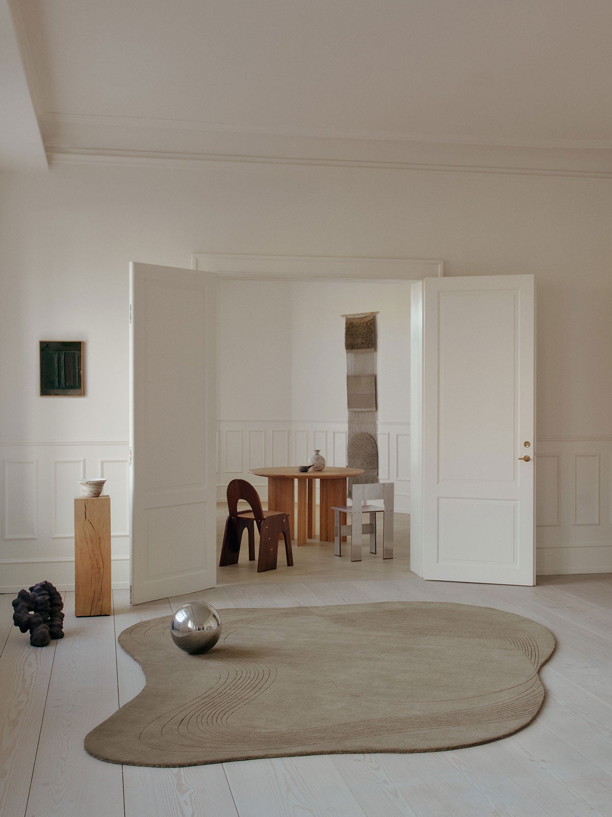 Linie-Design-Fluid-Arc-Rug-Olive-Lifestyle