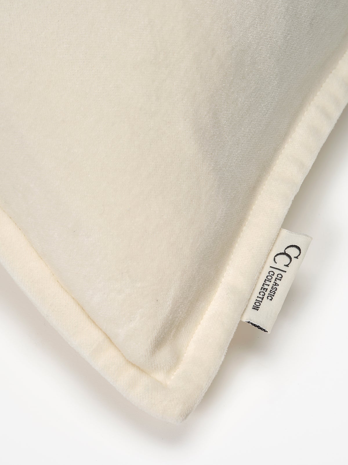 Classic-Collection-Classic-Pillow-Off-White-Detail