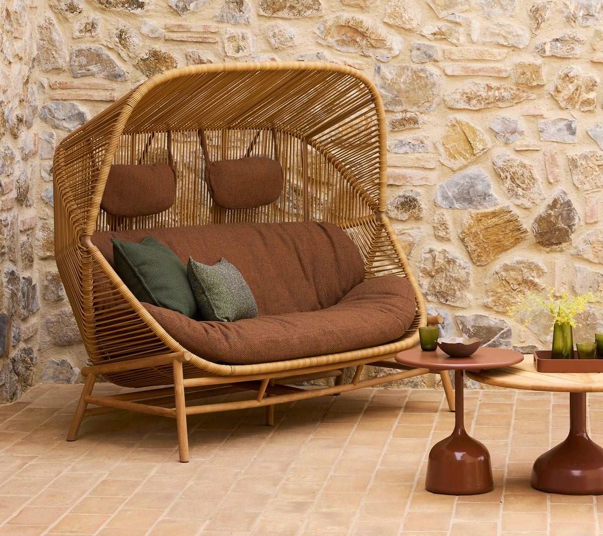 Hive_sofa_-_Glaze_coffee_tables_-_scatter_cushion_6852_6a867-env