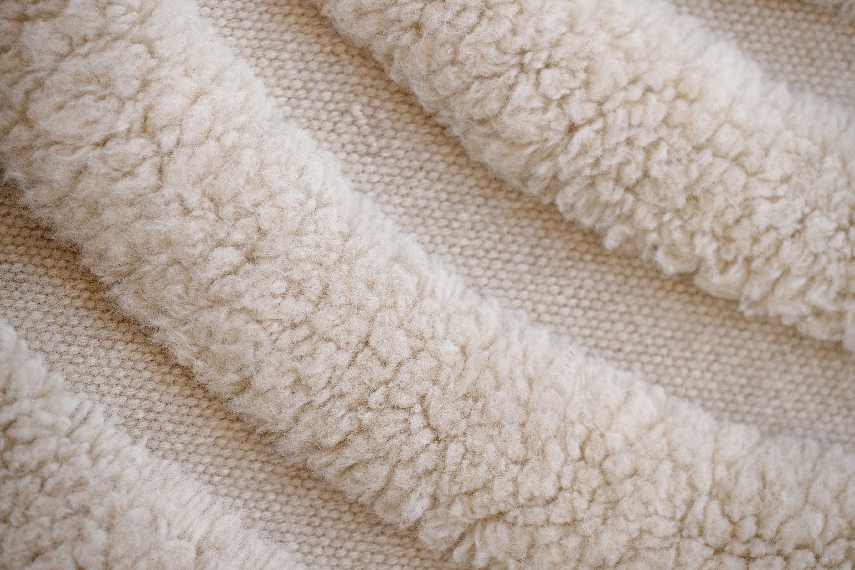 Guide-Remove-stains-from-rug-Tibergs.jpg