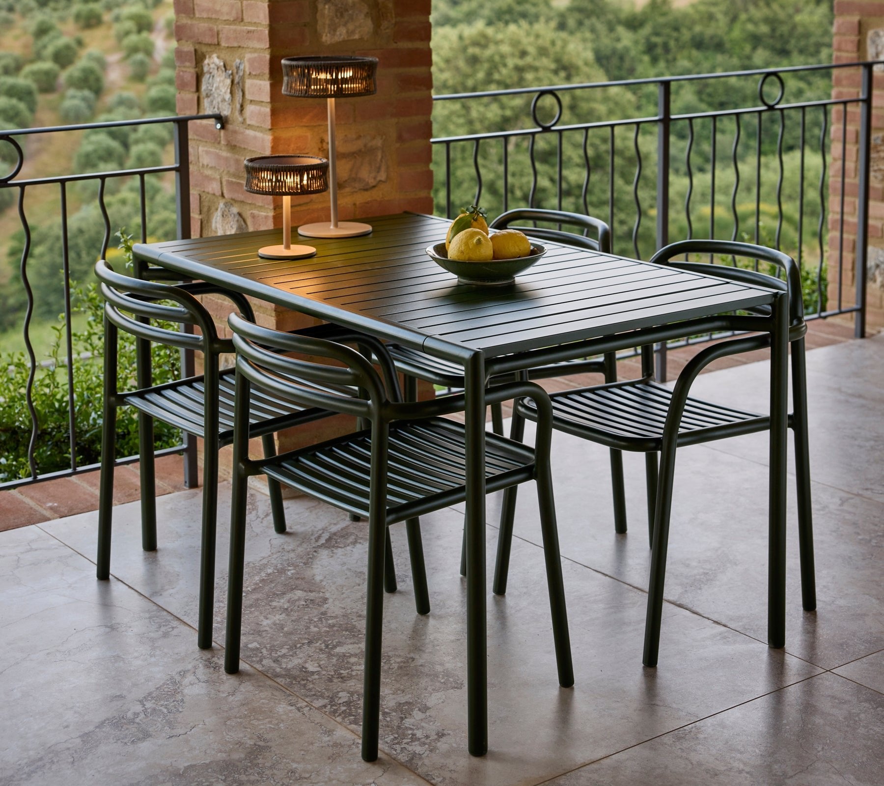 Cane-line-miljo-Bliss_armchair_-_Bliss_table_-_Illusion_lamp_6492_81a15303-236c-4380-881d-b5241ef0111f