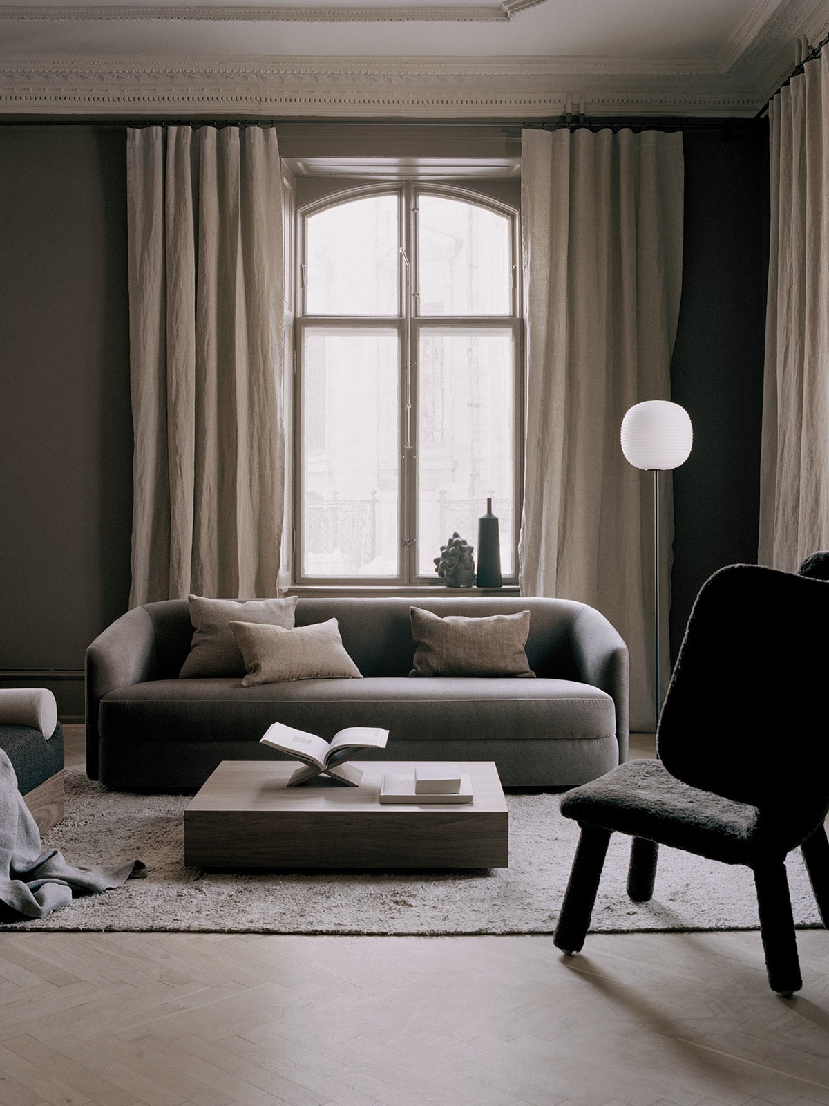 Mass-Wide-Coffee-Table_Lantern-Floor-Lamp