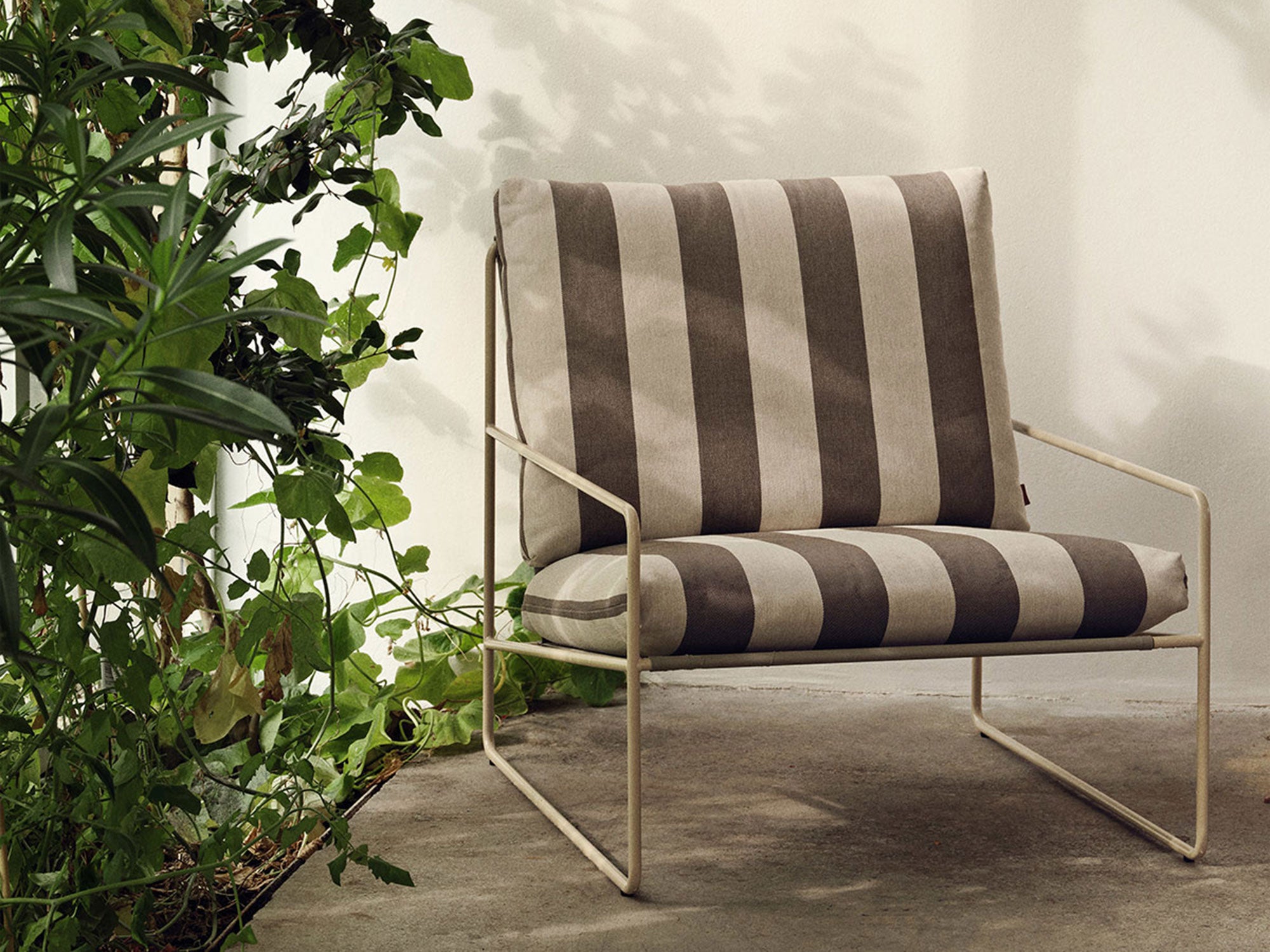 Ferm-Living-Desert-1-Seater-Cashmere-Chocolate-Lifestyle-.jpg