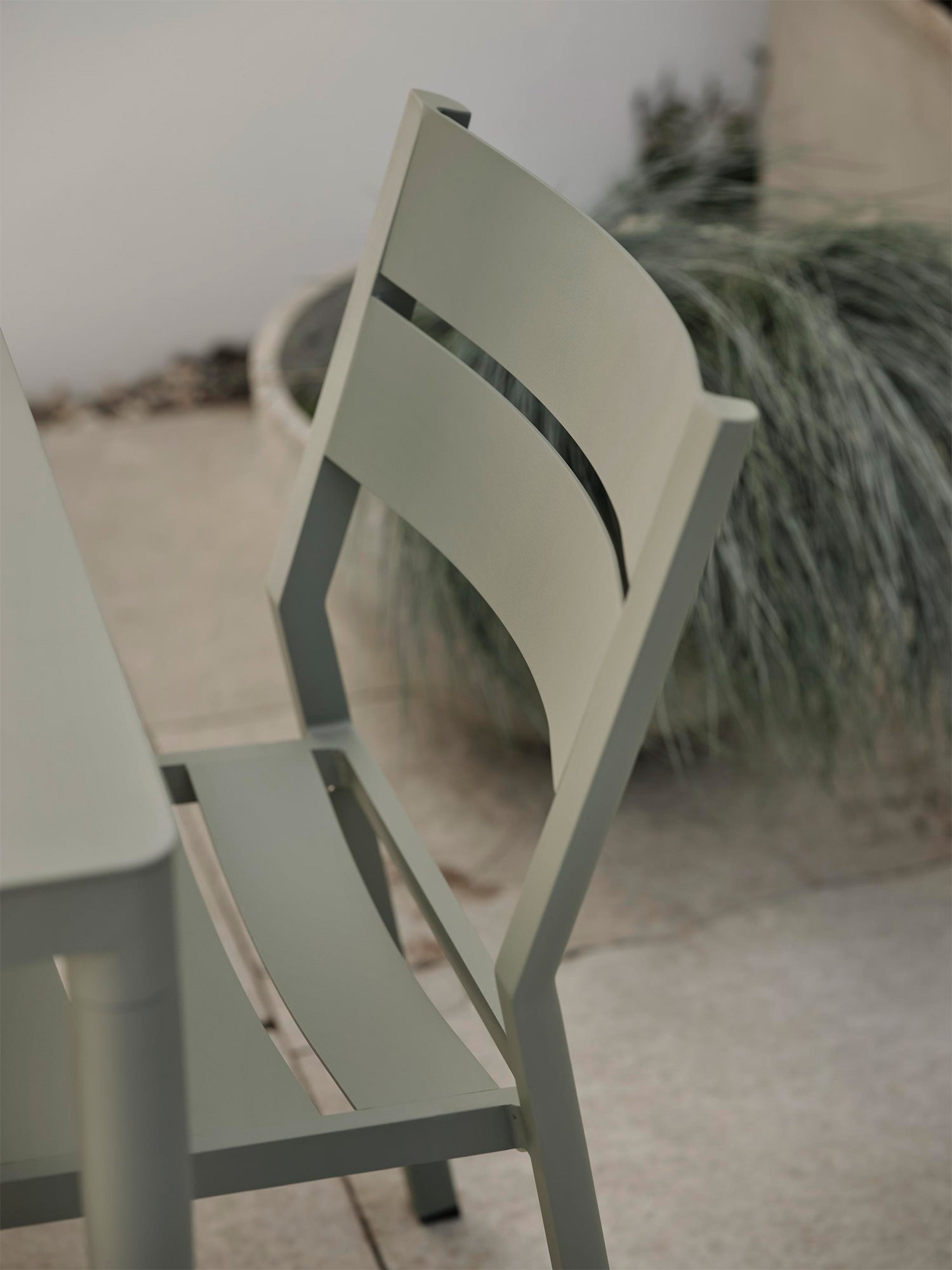 Delia-stol-Dusty-Green-miöljo-02