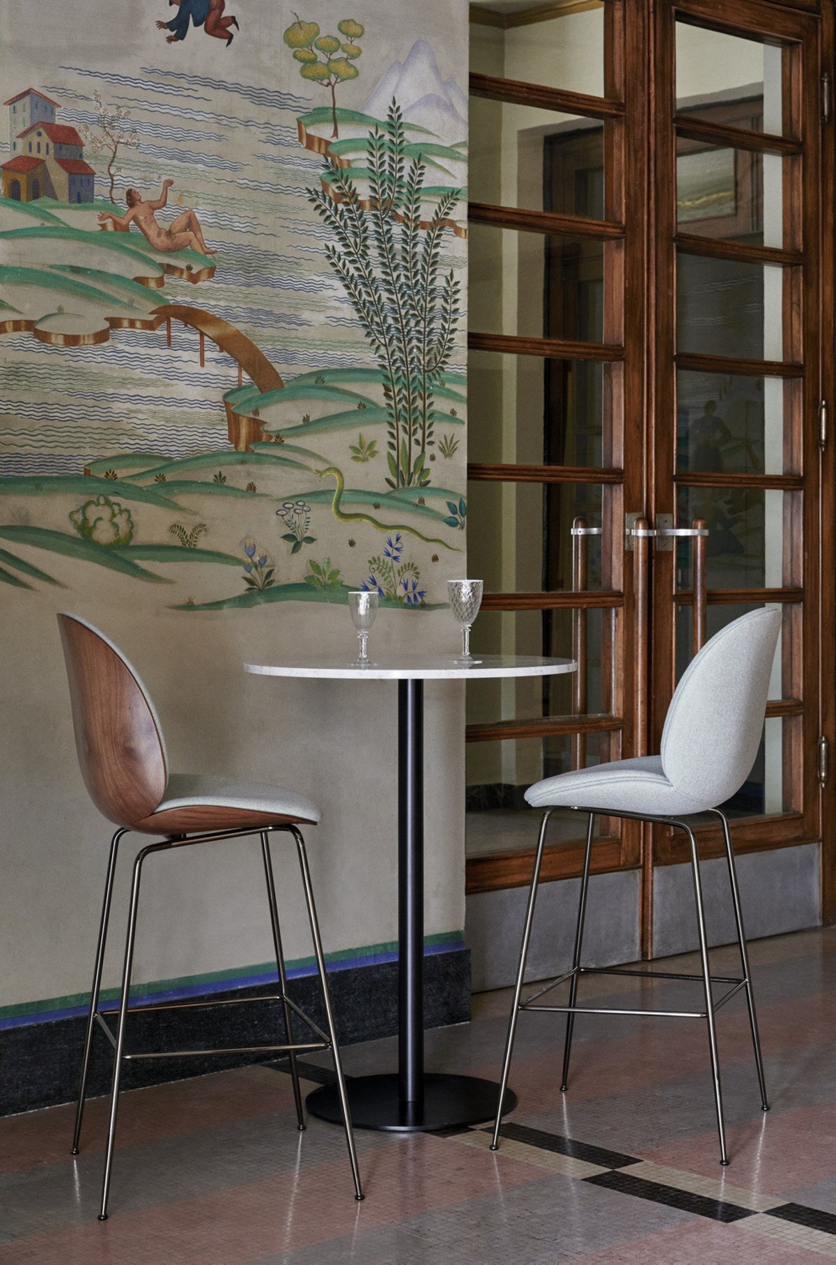 Gubi-GUBI-1-0-Bar-Table-miljo-273556395664793