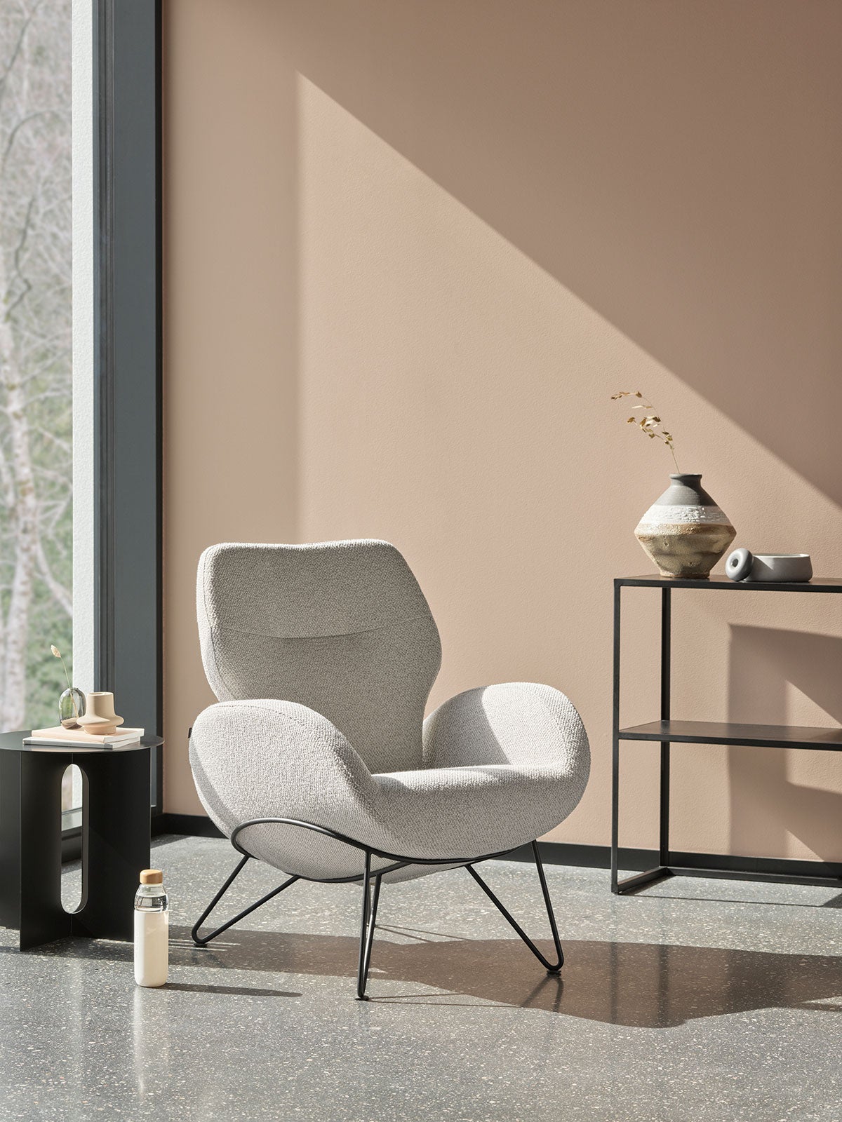Brunstad-Paz-Lounge-Chair-Taffie-Marble-Lifestyle
