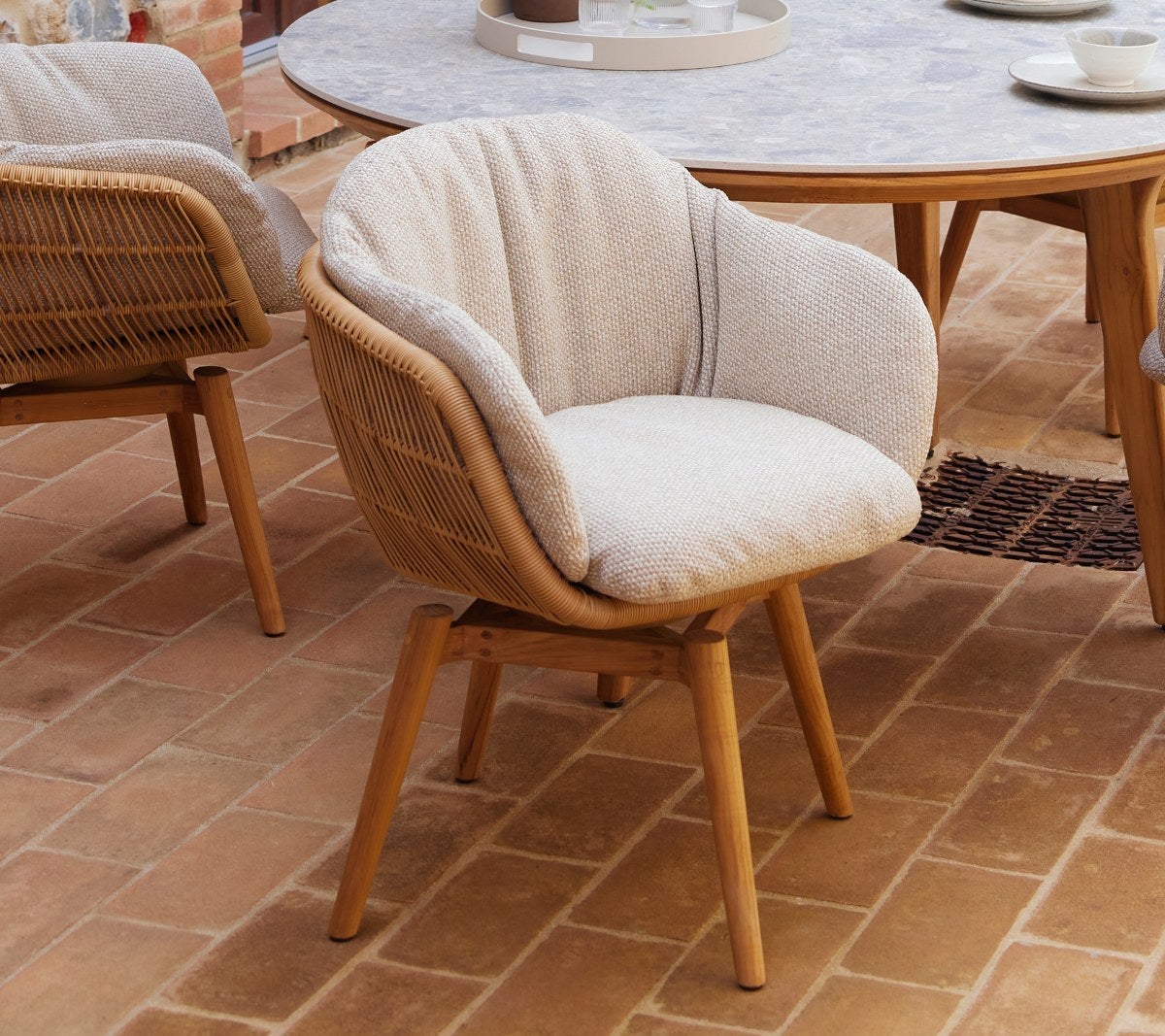 Stay-dining-chair-swivl-teak-legs-20221089-env-4e5ec