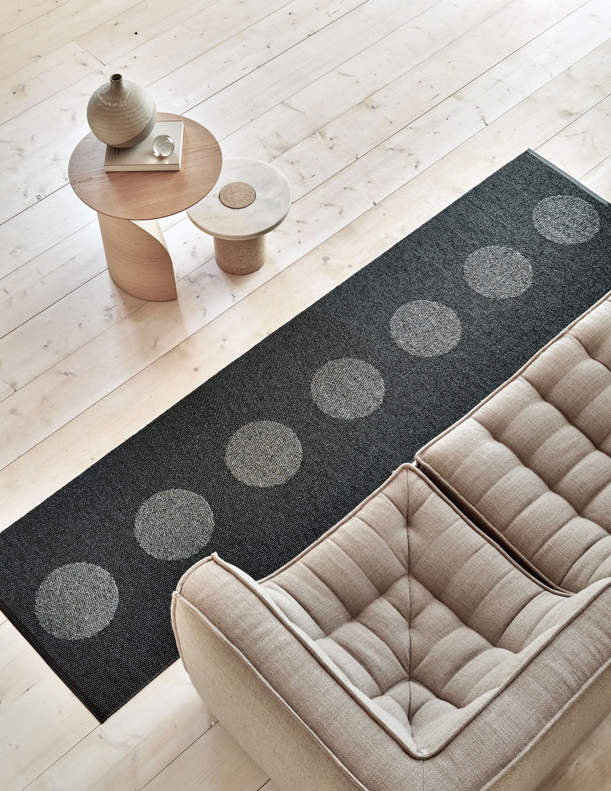 Pappelina-Vera2.0-Black-Miljobild-1