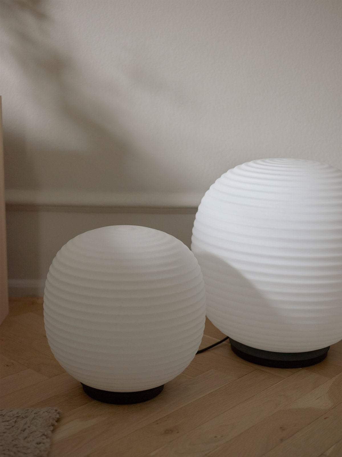 New-Works_Terra_2020_Lantern-Globe-Table-Lamp_Medium_Lantern-Globe-Floor-Lamp_Large_2