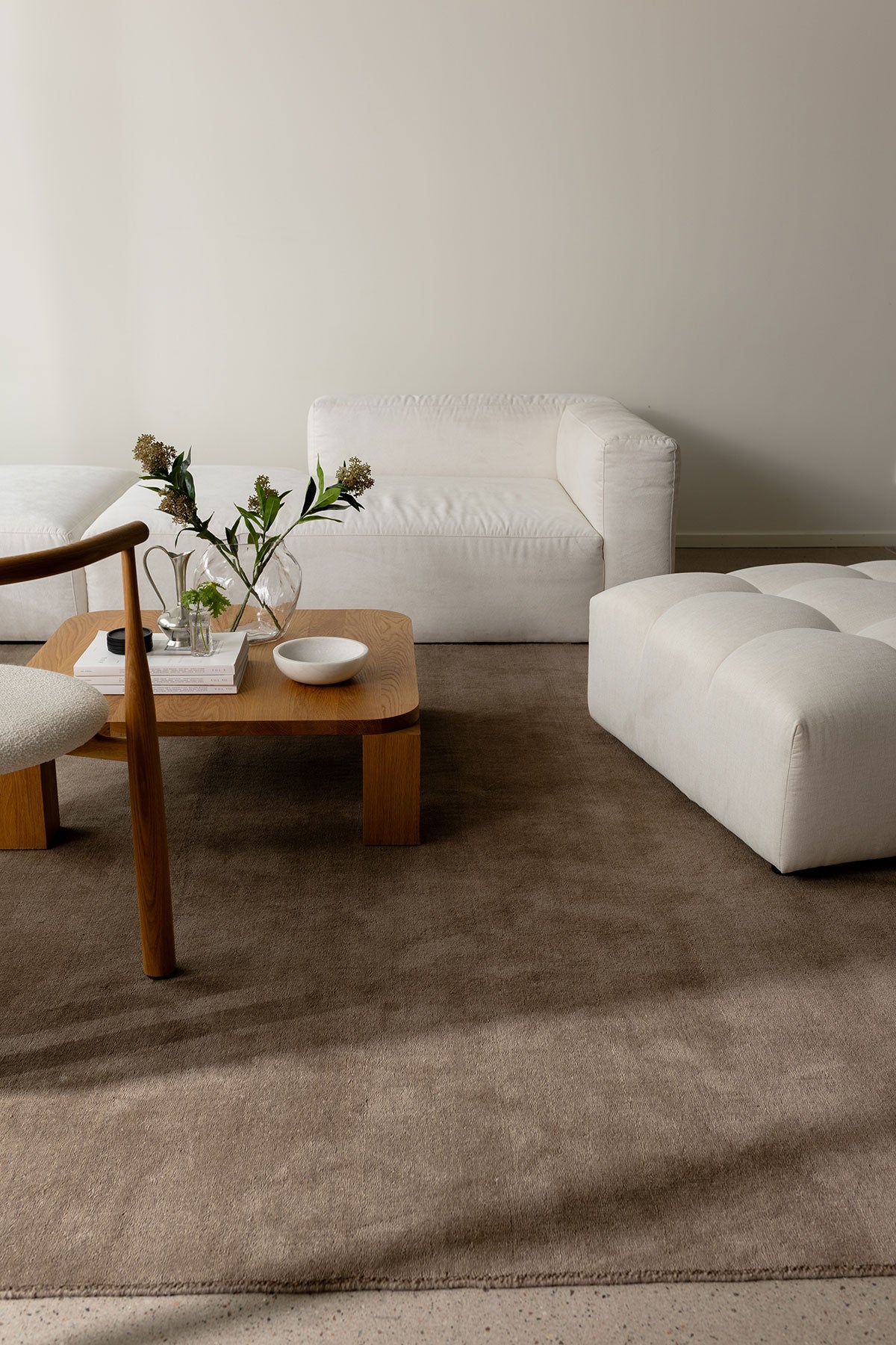 Classic-Collection-Solid-Rug-Brown-Lifestyle-1