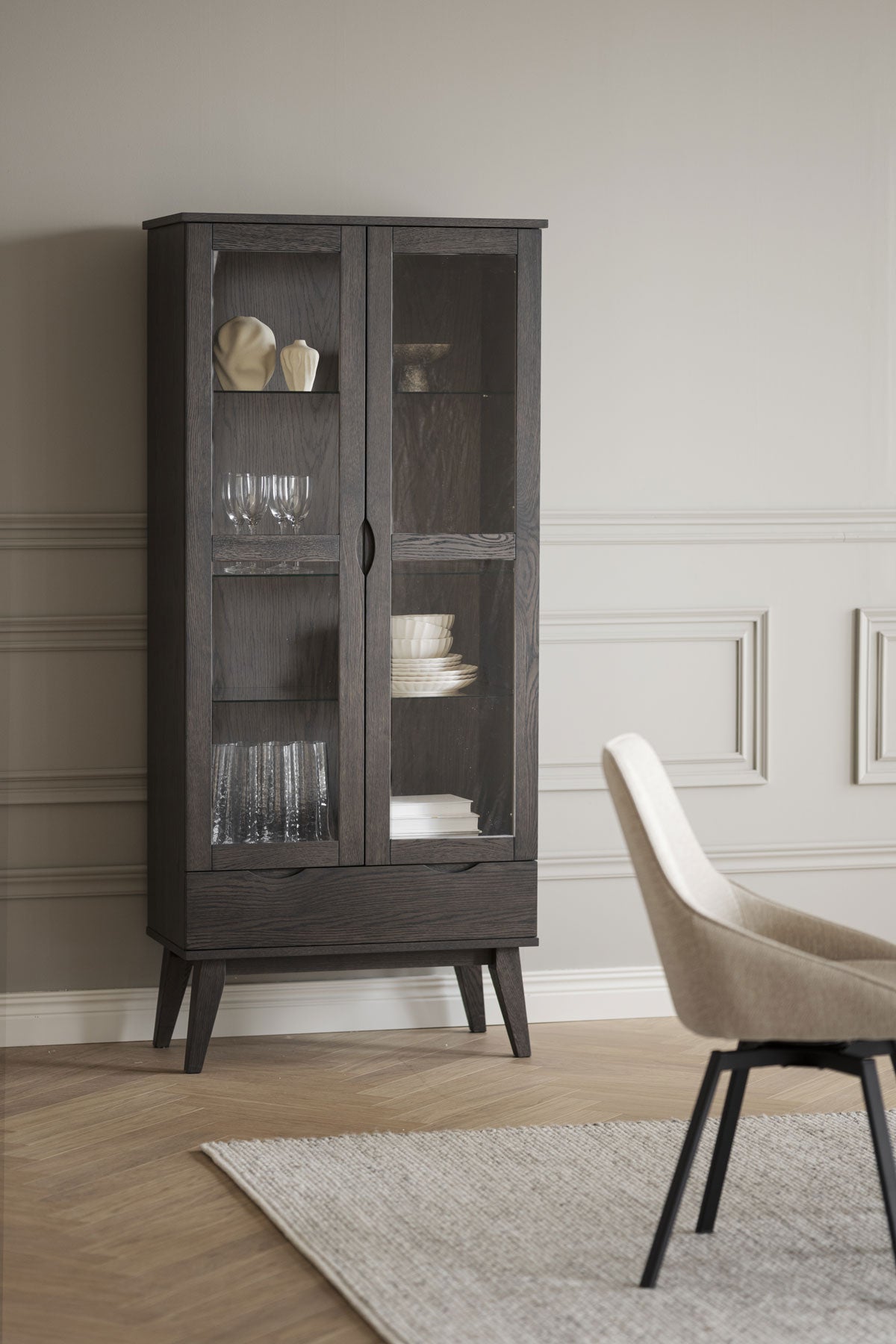 Filippa-Vitrin-2D1L-Brun-Ek-Miljo_3